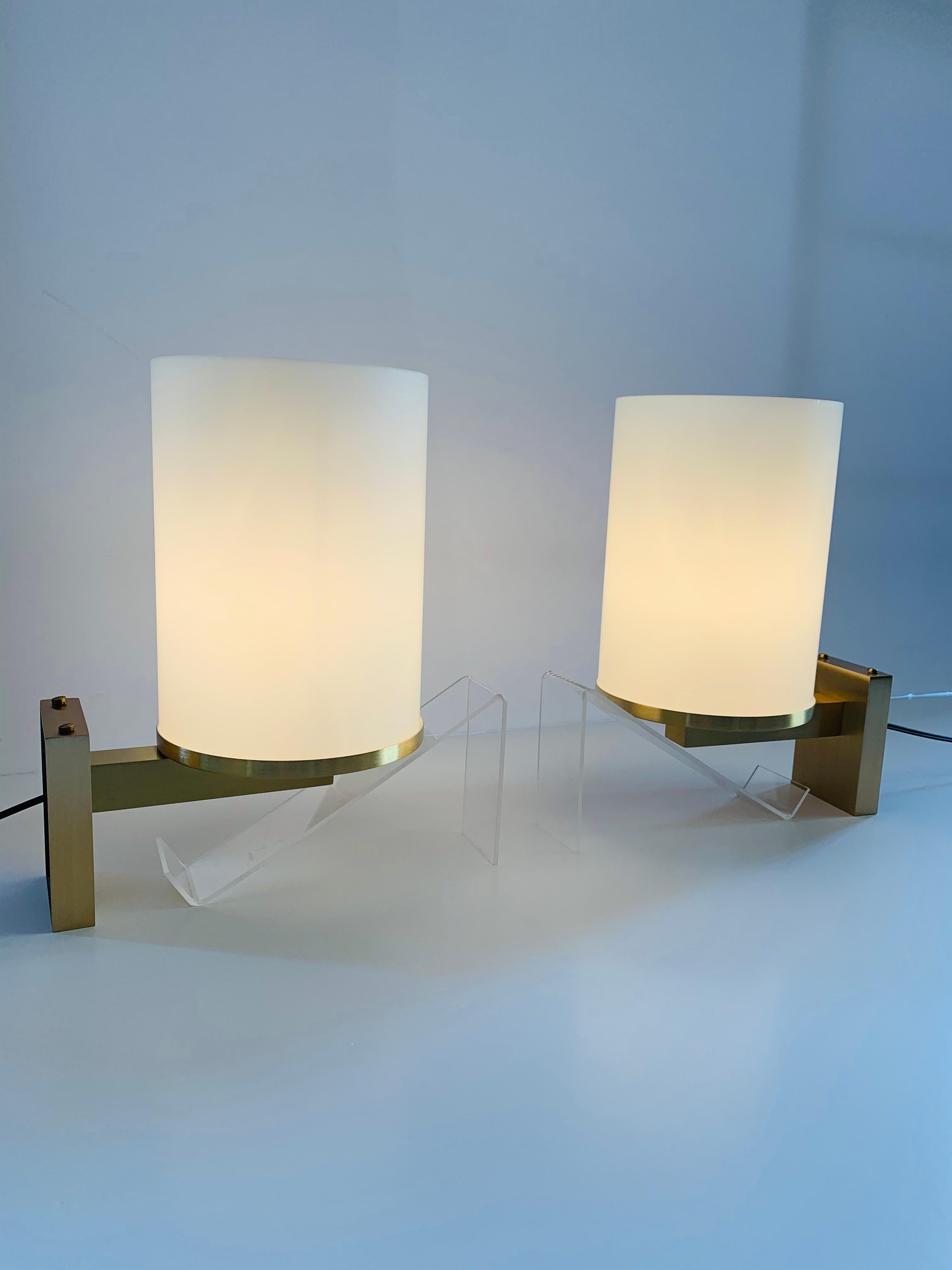 Rare Pair of Signed Perzel Sconces

 Period 1930

 Frosted optical glass cylinder model

 Brass frame signed Perzel on the edge

 Rare set and of superb quality!!


 The glasses and the frame are in immaculate condition.

 The pair