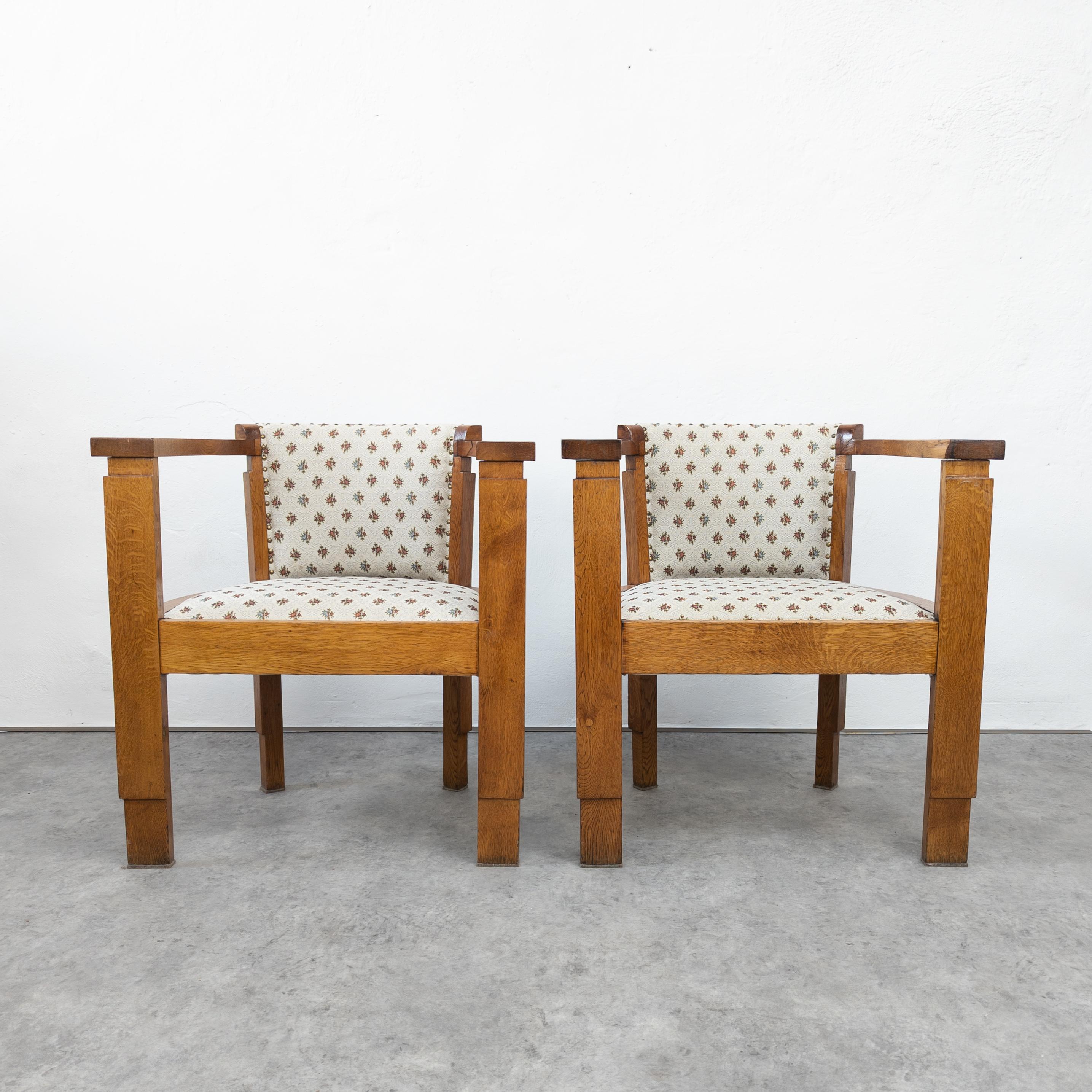 Pair of Art Deco Sculptural Club Chairs In Good Condition For Sale In PRAHA 5, CZ