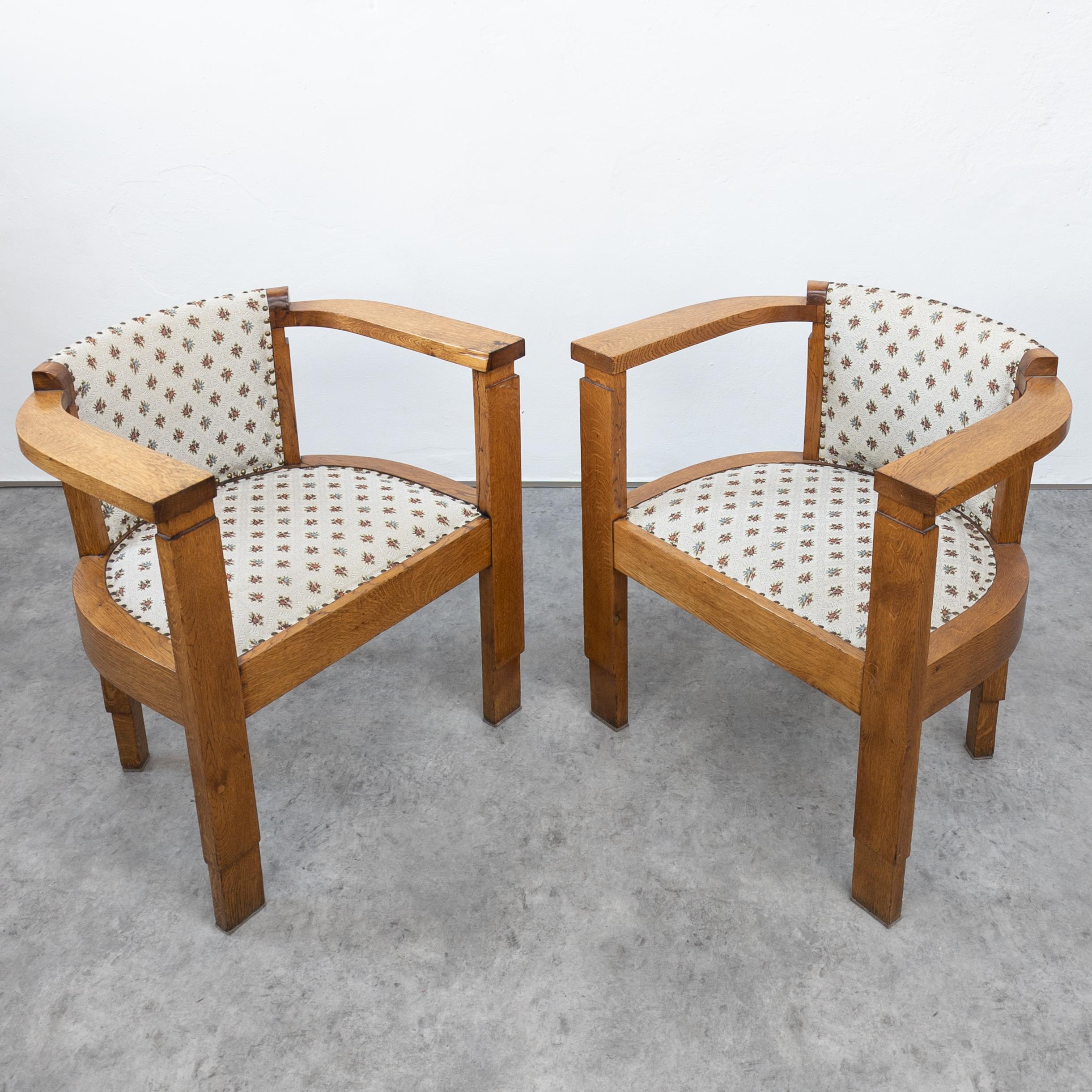 Paire de fauteuils club sculpturaux Art Déco Bon état - En vente à PRAHA 5, CZ