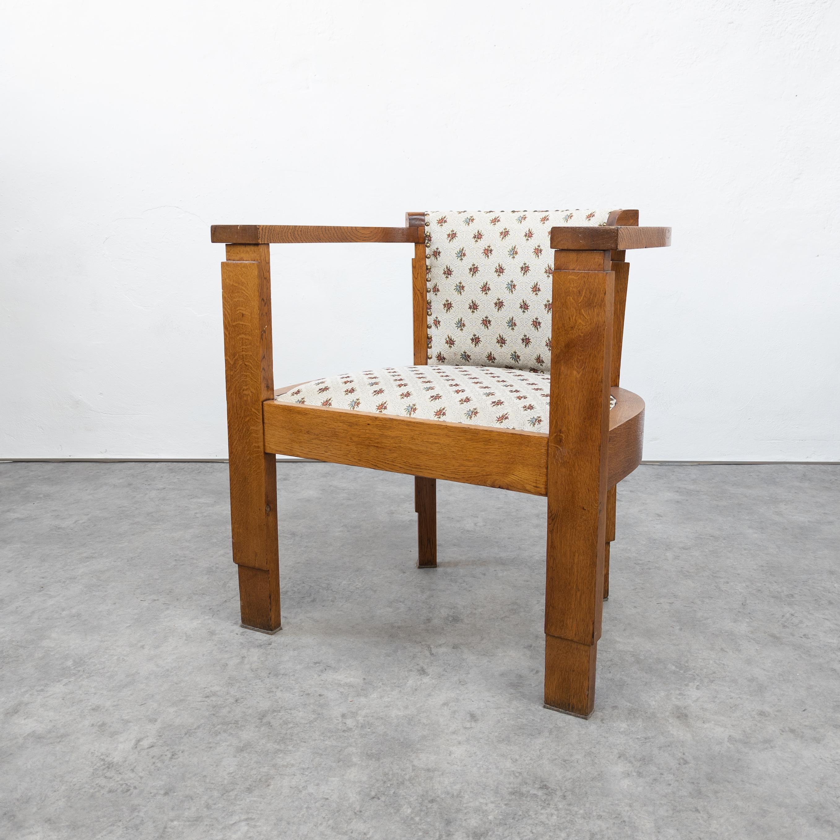 Tissu Paire de fauteuils club sculpturaux Art Déco en vente