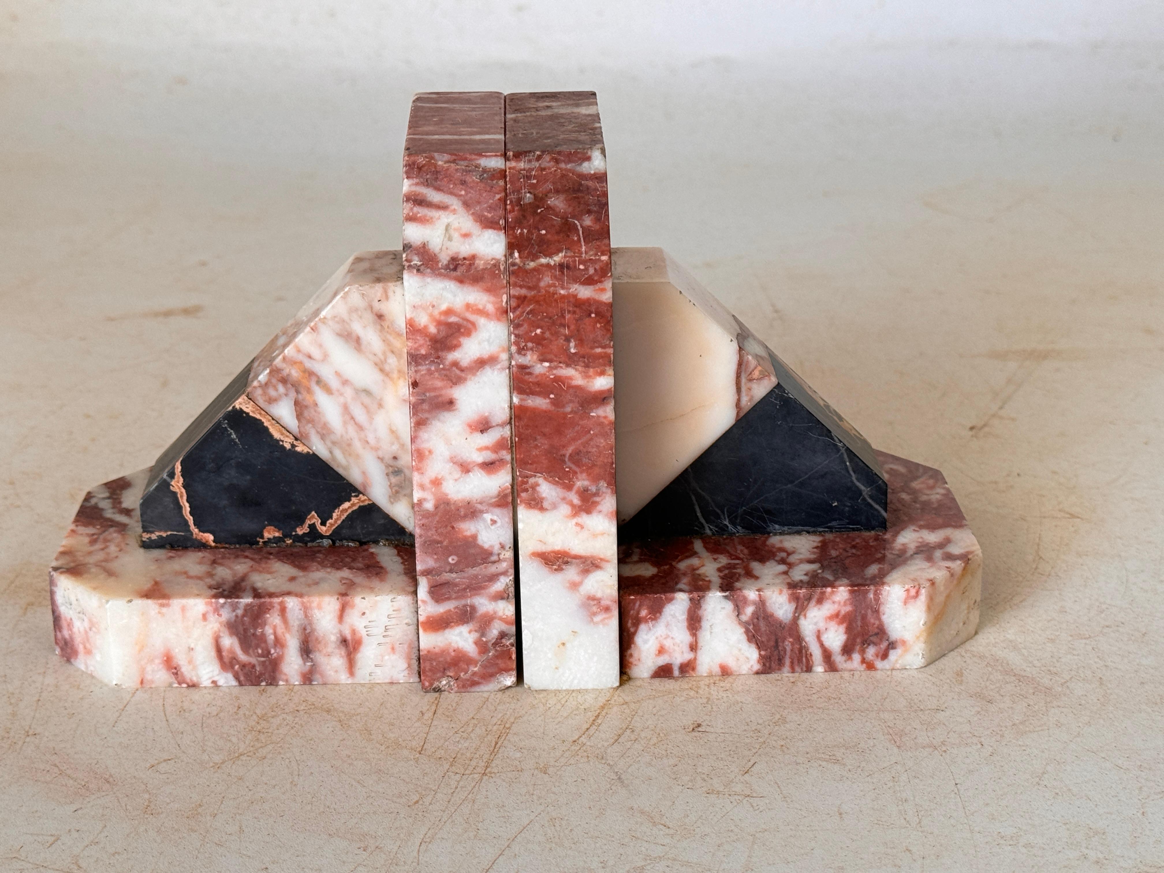 Pair of Art Deco See Book ends, Marble, Black and Red France, 1940 In Good Condition For Sale In Auribeau sur Siagne, FR