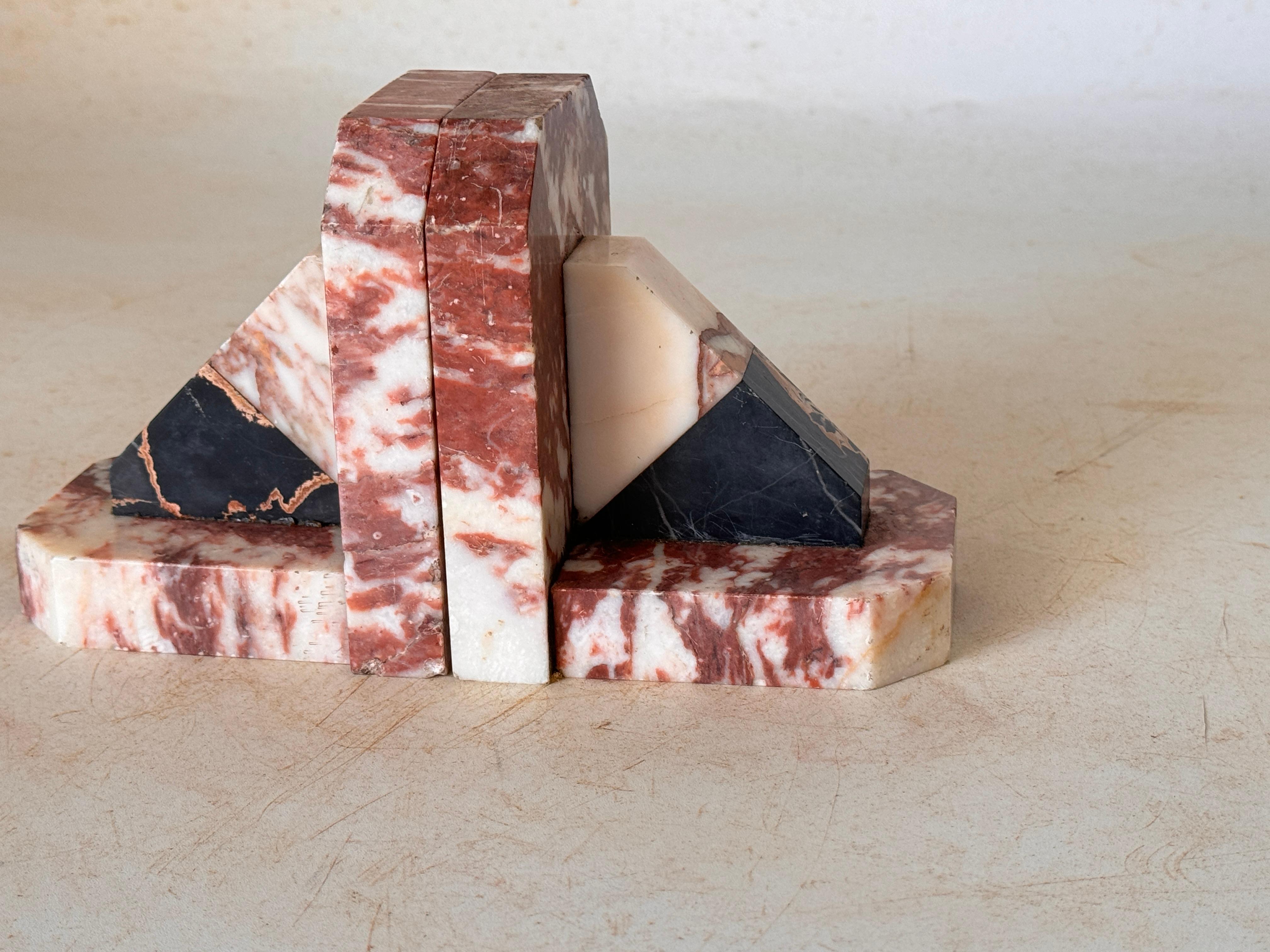 Mid-20th Century Pair of Art Deco See Book ends, Marble, Black and Red France, 1940 For Sale