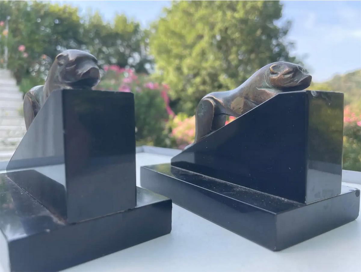 Pair of Art Deco See Lions Book ends, Bronze and Marble, Black, France, 1940 For Sale 1