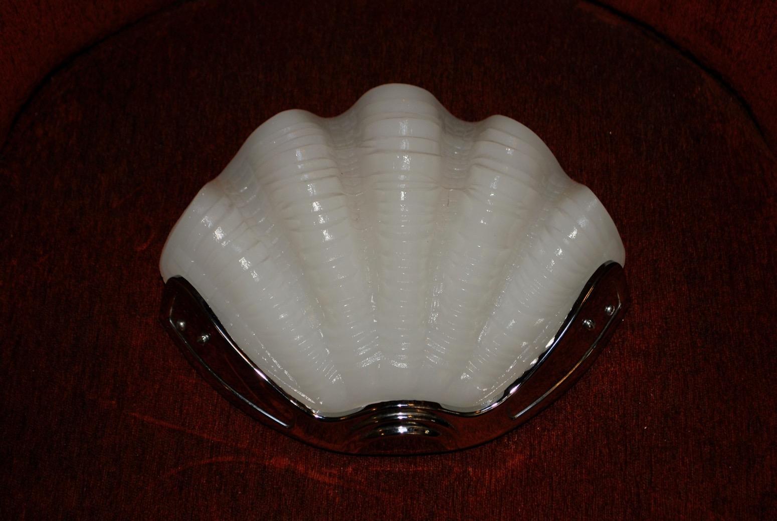Pair of Art Deco Shell Sconces In Good Condition In Los Angeles, CA