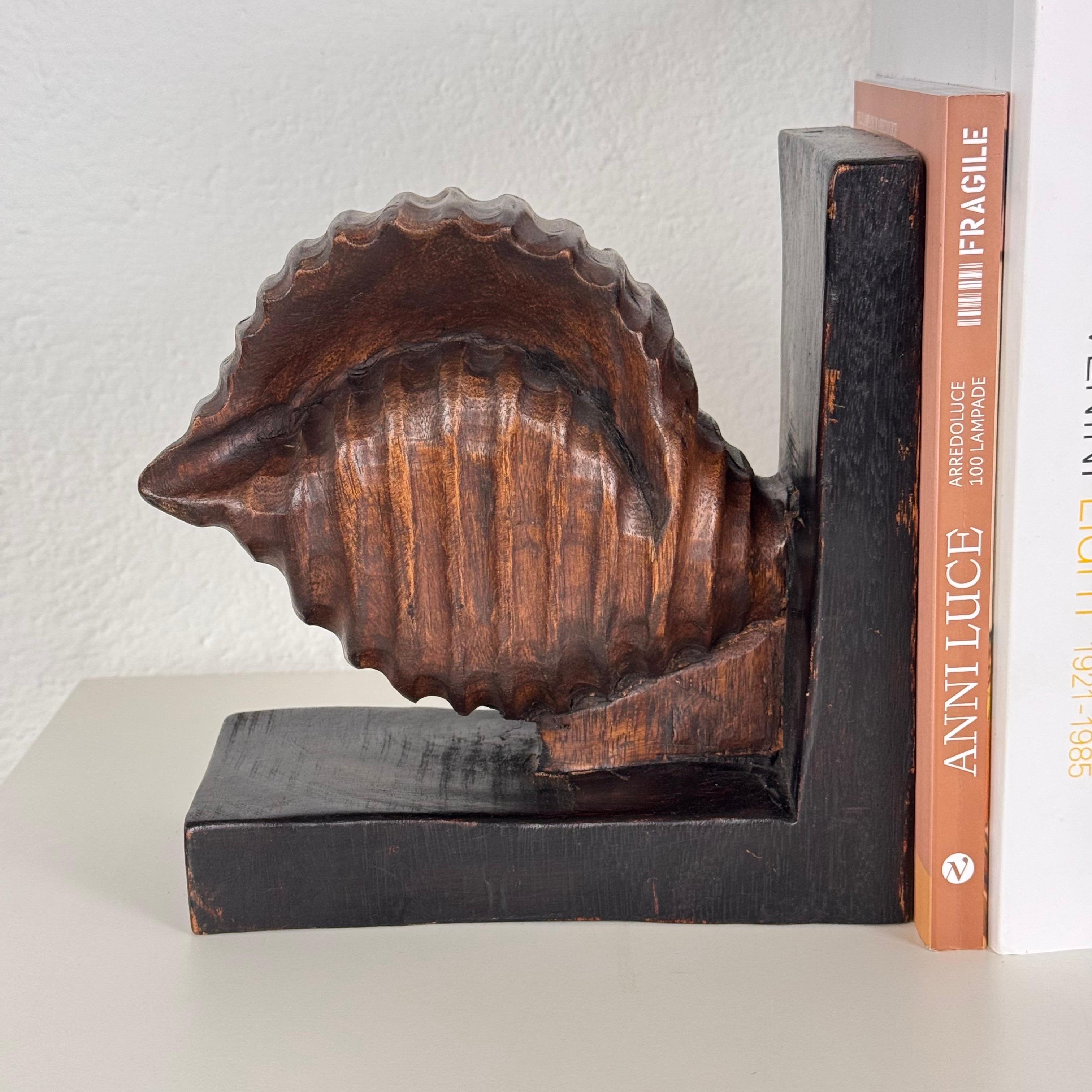Hand-Carved Pair of Art Deco Shell-Shaped Bookends, Italy, 1930s For Sale