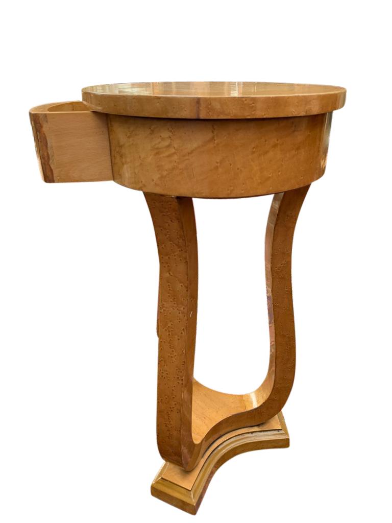 Pair of Art Deco Side Accent Tables in Bird's-Eye Maple, 20th Century 2
