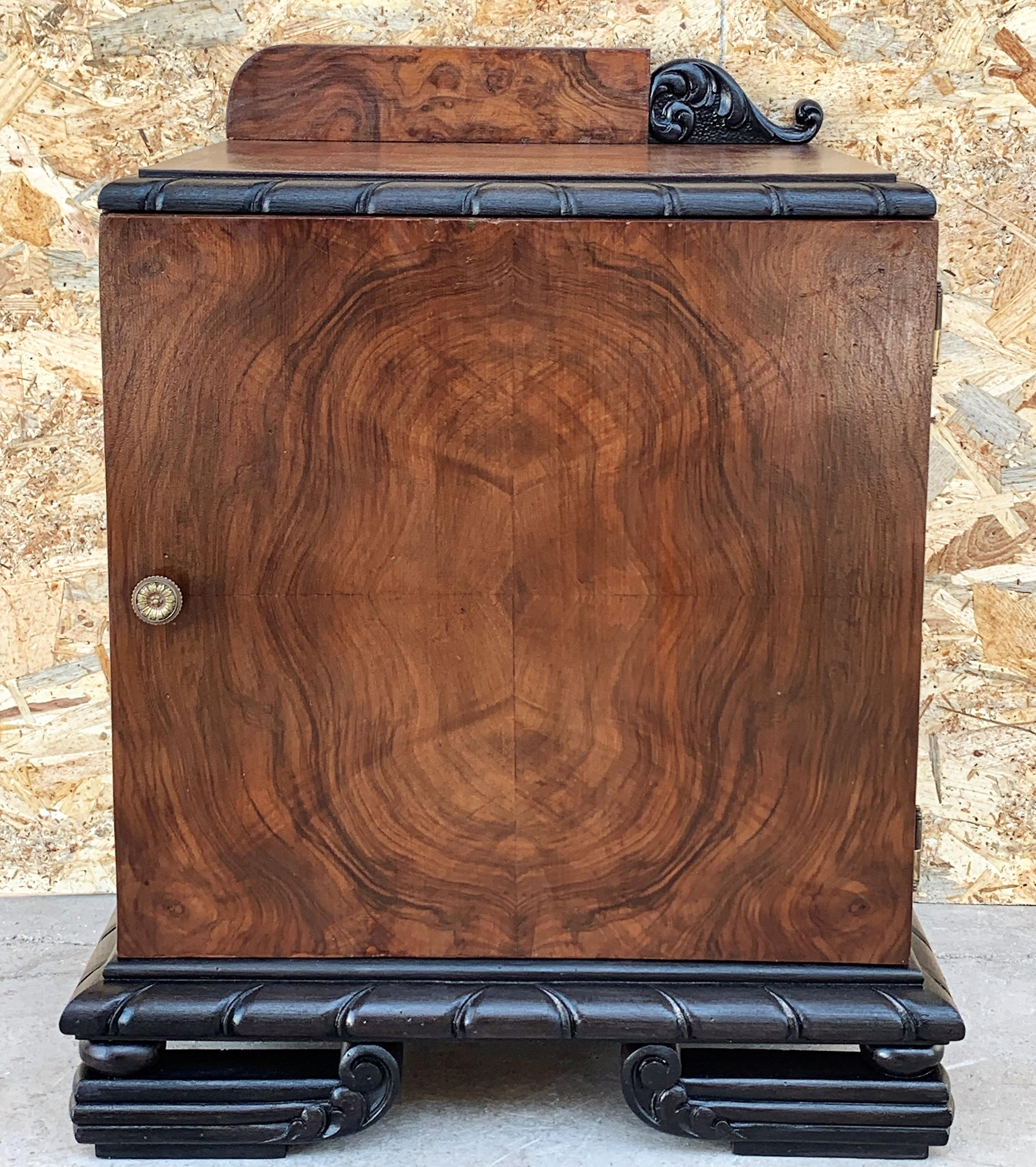 Pair of Art Deco Side Cabinets or Nightstands with Ebonized Base In Good Condition In Miami, FL