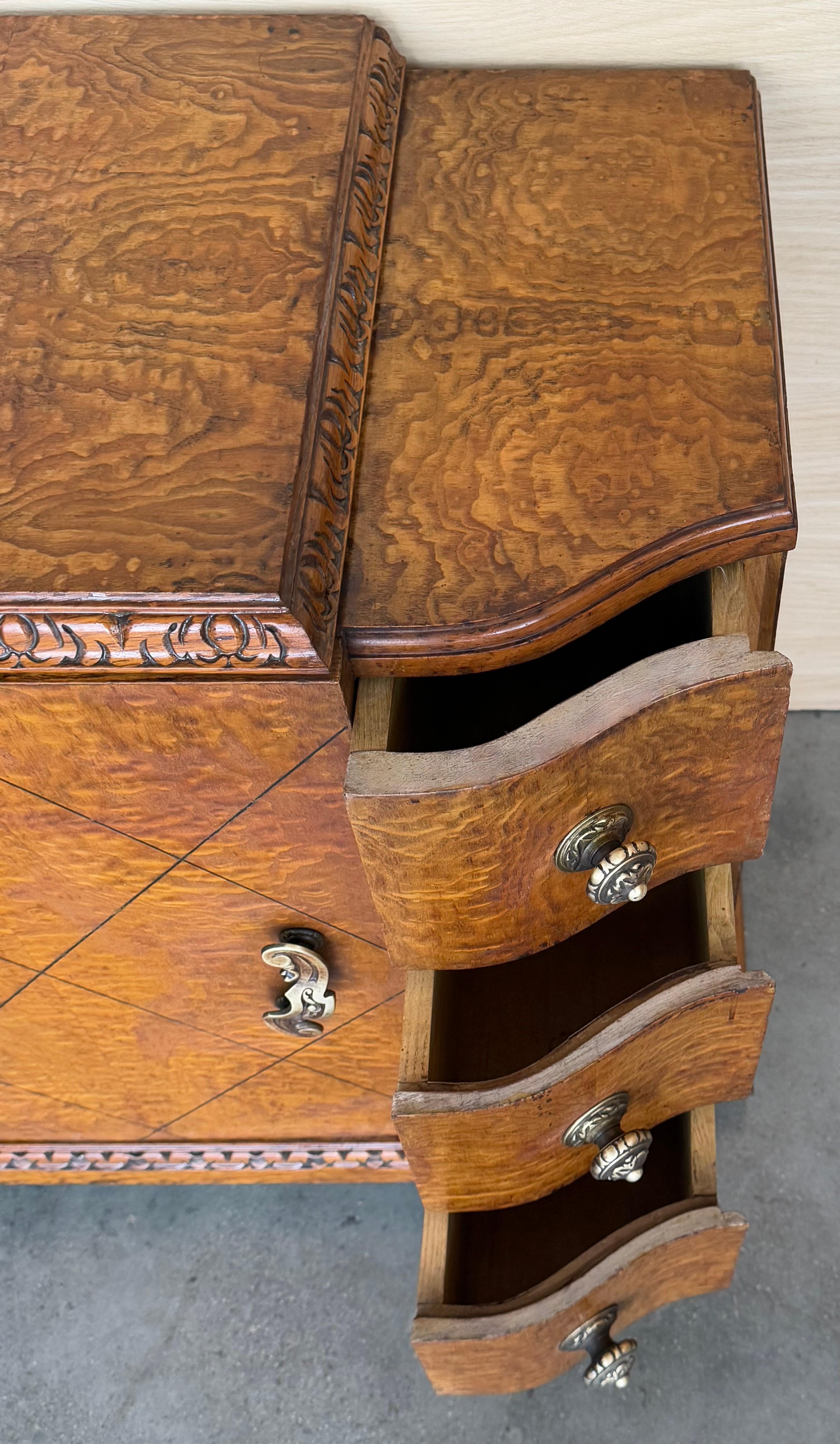 Paire d'armoires d'appoint ou de tables de nuit Art Déco en ronce de noyer massif en vente 3