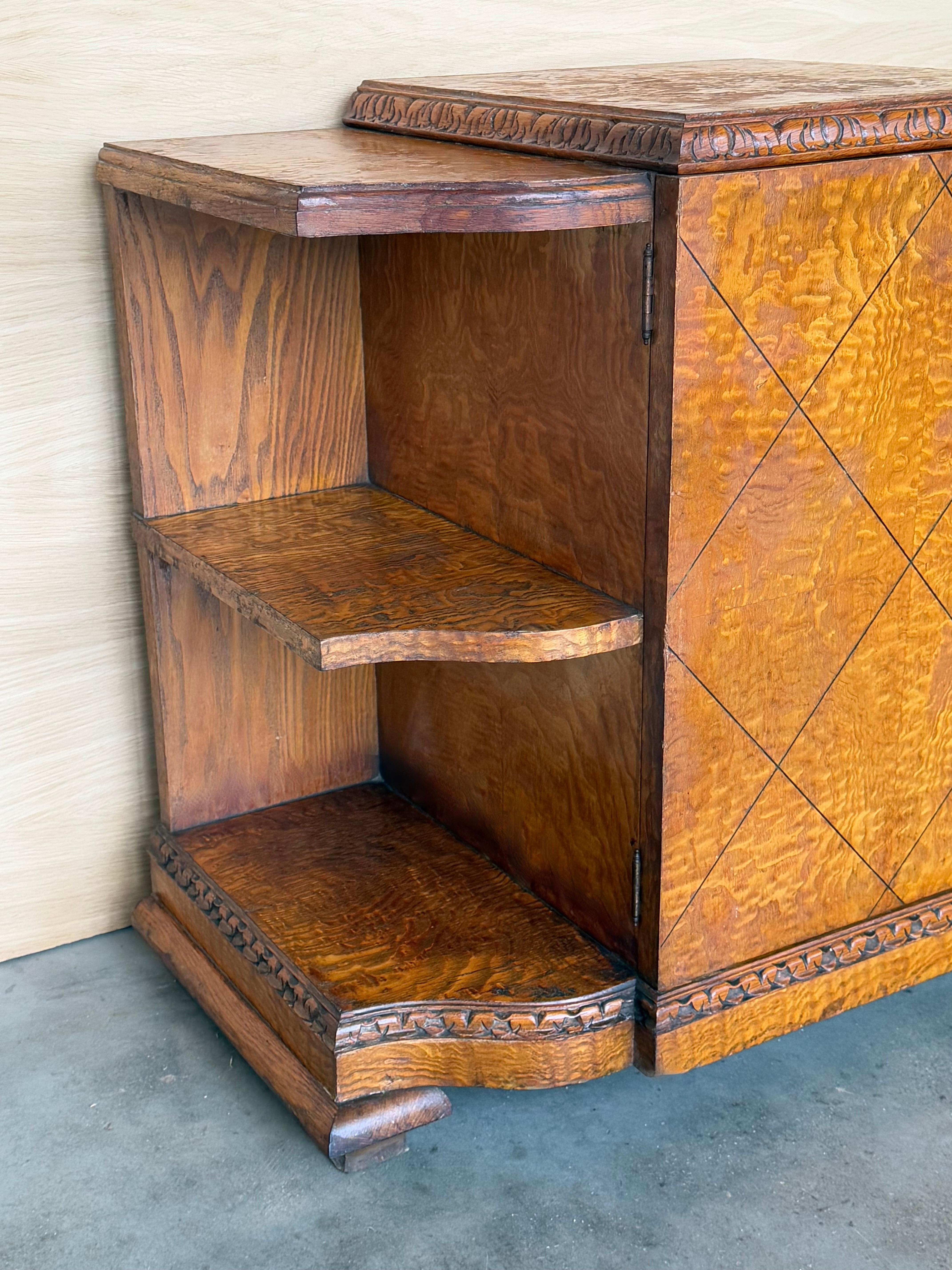 Paire d'armoires d'appoint ou de tables de nuit Art Déco en ronce de noyer massif en vente 5