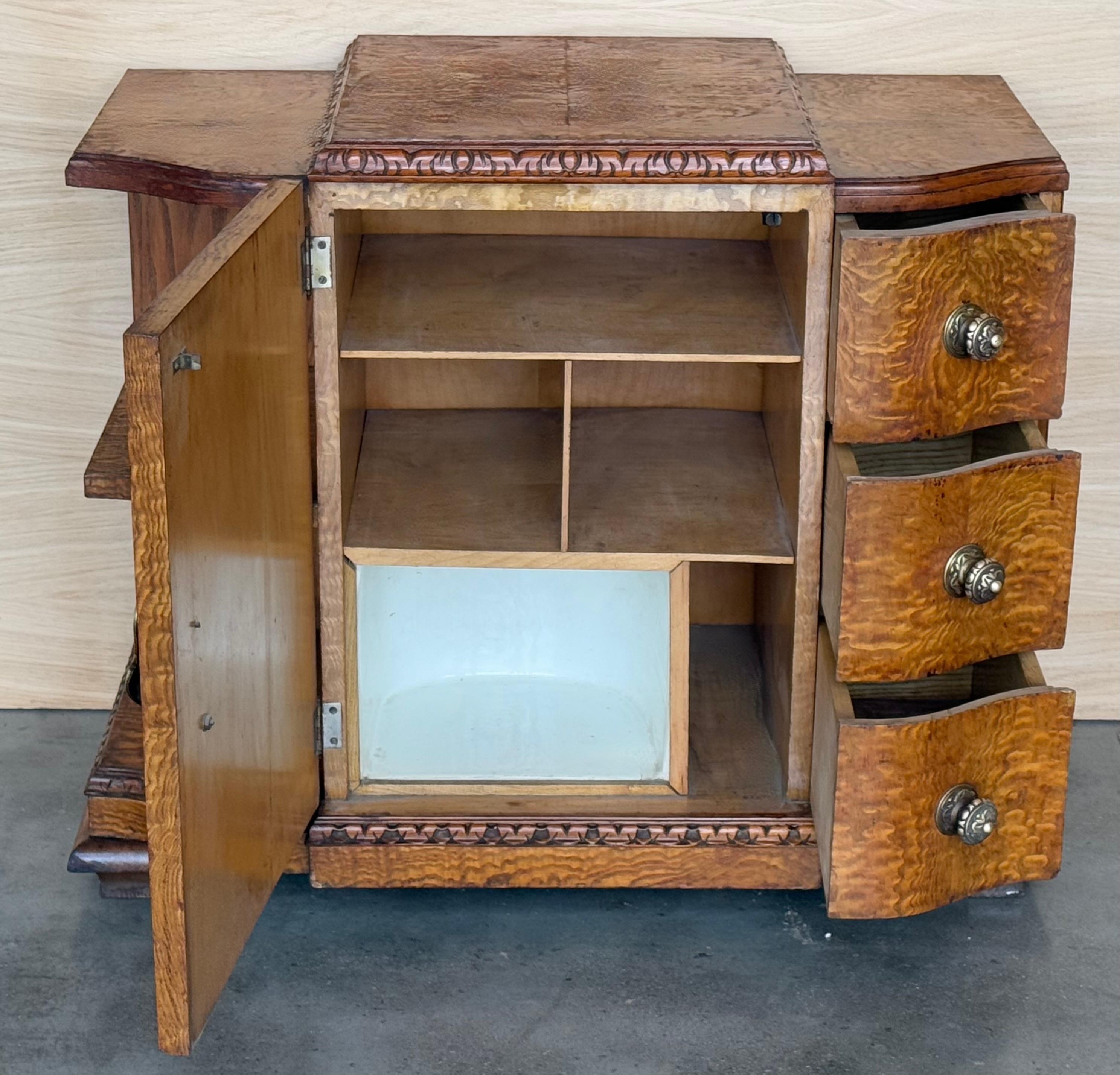 Broussin Paire d'armoires d'appoint ou de tables de nuit Art Déco en ronce de noyer massif en vente