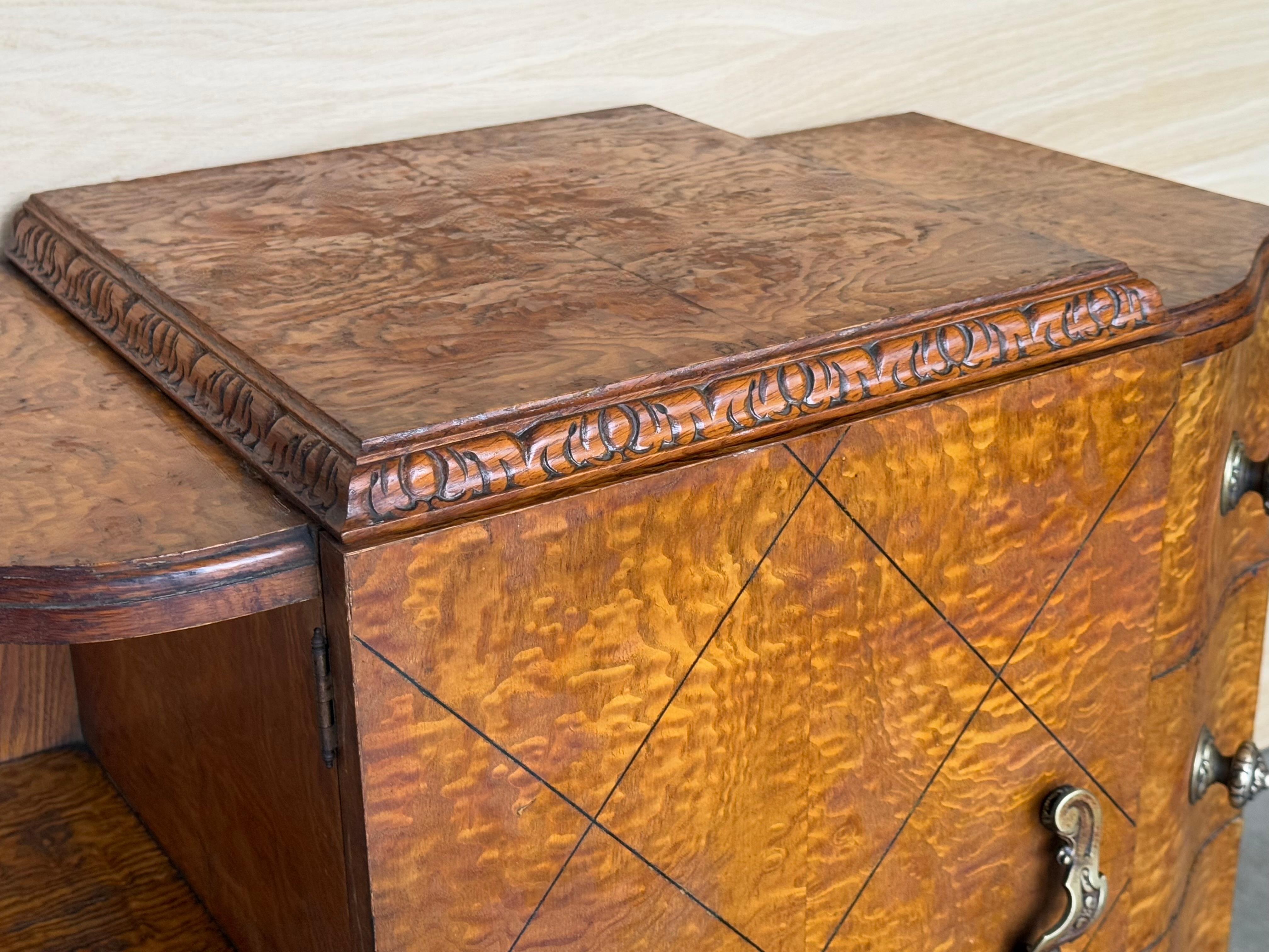 Paire d'armoires d'appoint ou de tables de nuit Art Déco en ronce de noyer massif en vente 1