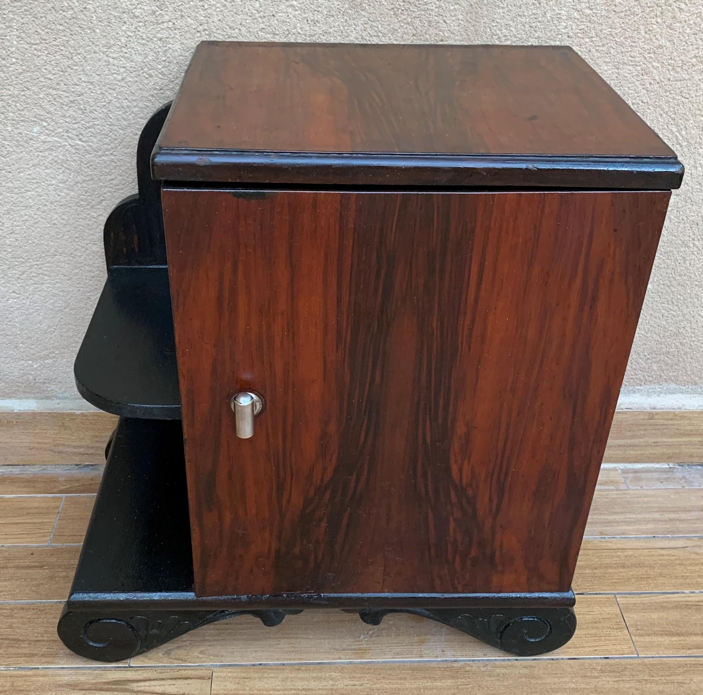 Pair of Art Deco Side Cabinets or Nightstands with Ebonized Base and Burl Walnut In Good Condition For Sale In Miami, FL