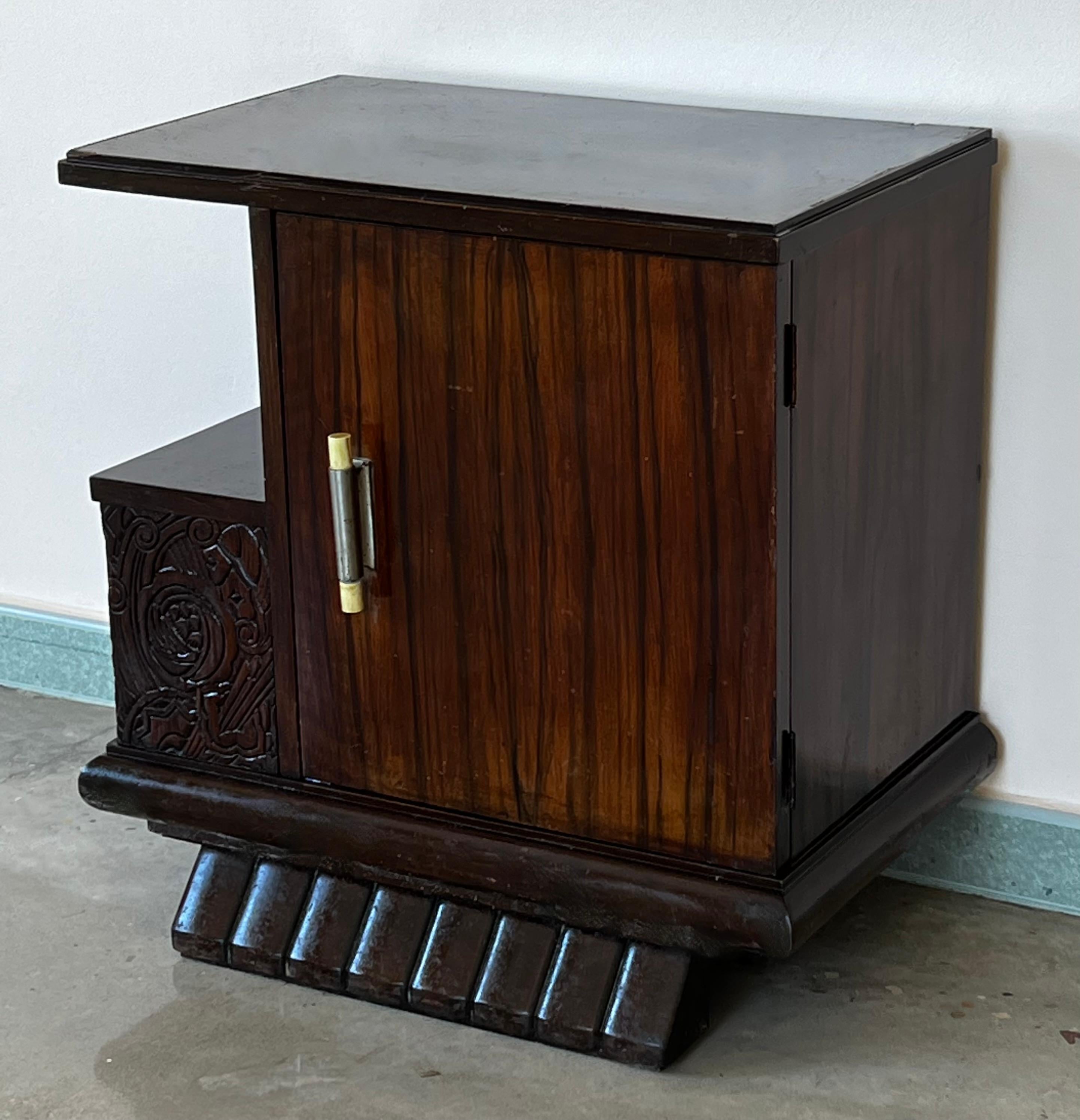French Pair of Art Deco Side Cabinets or Nightstands with Ebonized Base For Sale
