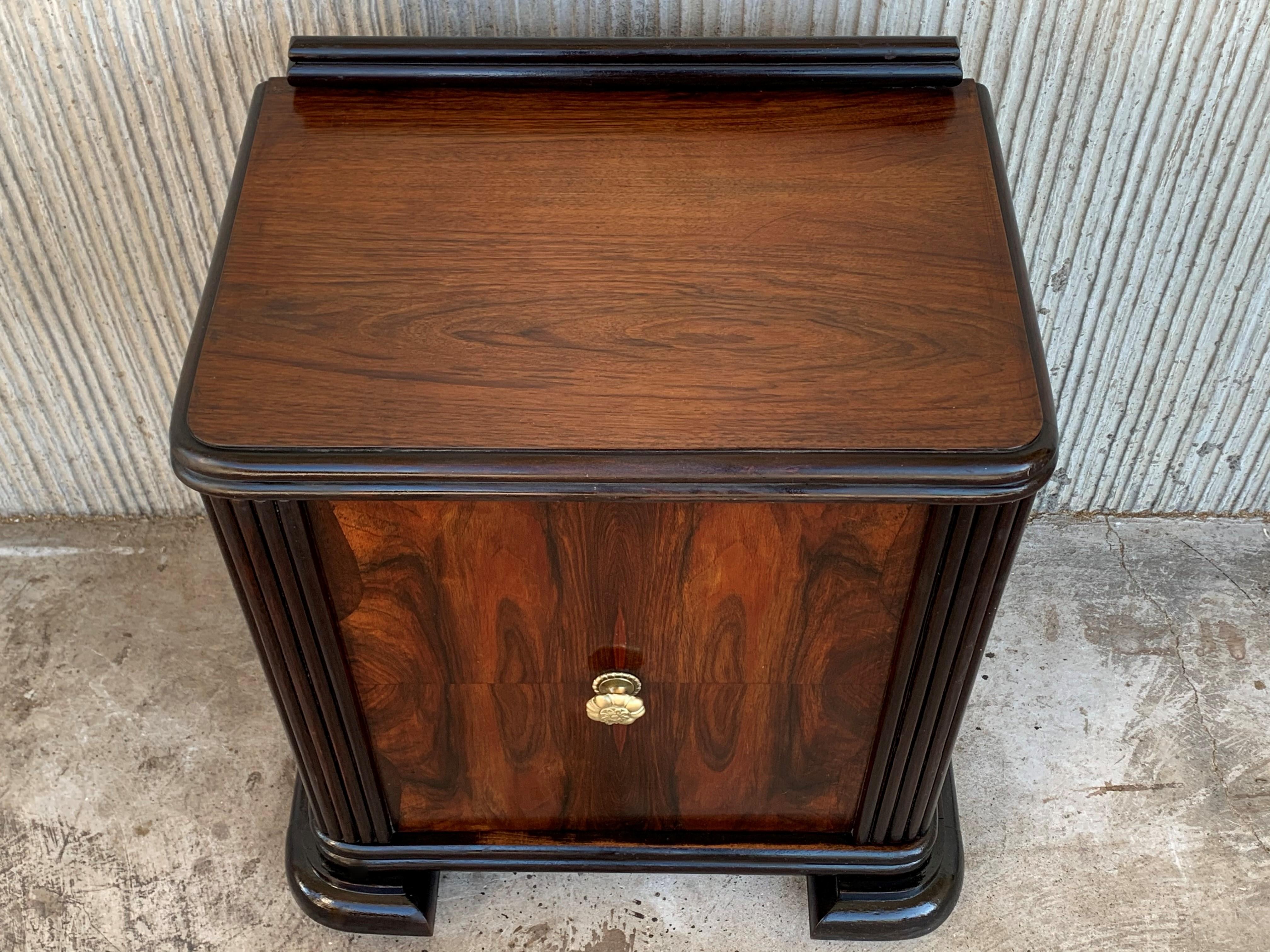 Pair of Art Deco Side Cabinets or Nightstands with Ebonized Base In Good Condition In Miami, FL
