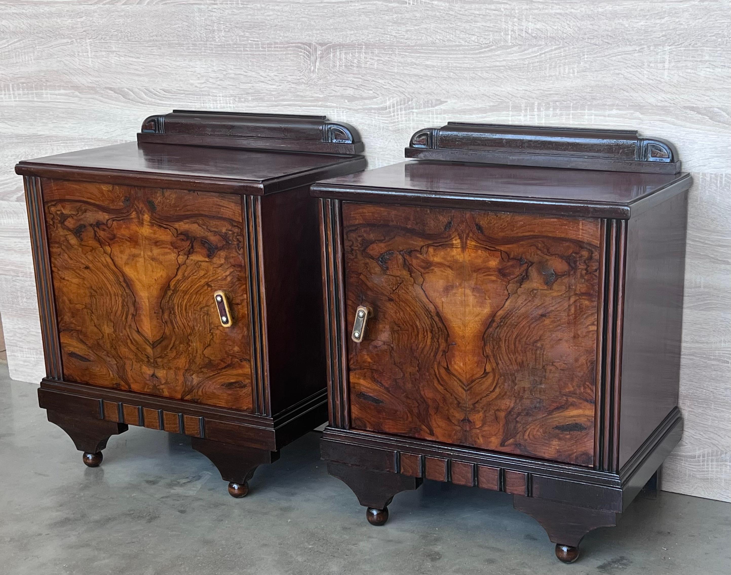 Pair of Art Deco Side Cabinets or Nightstands with Ebonized Base In Good Condition For Sale In Miami, FL
