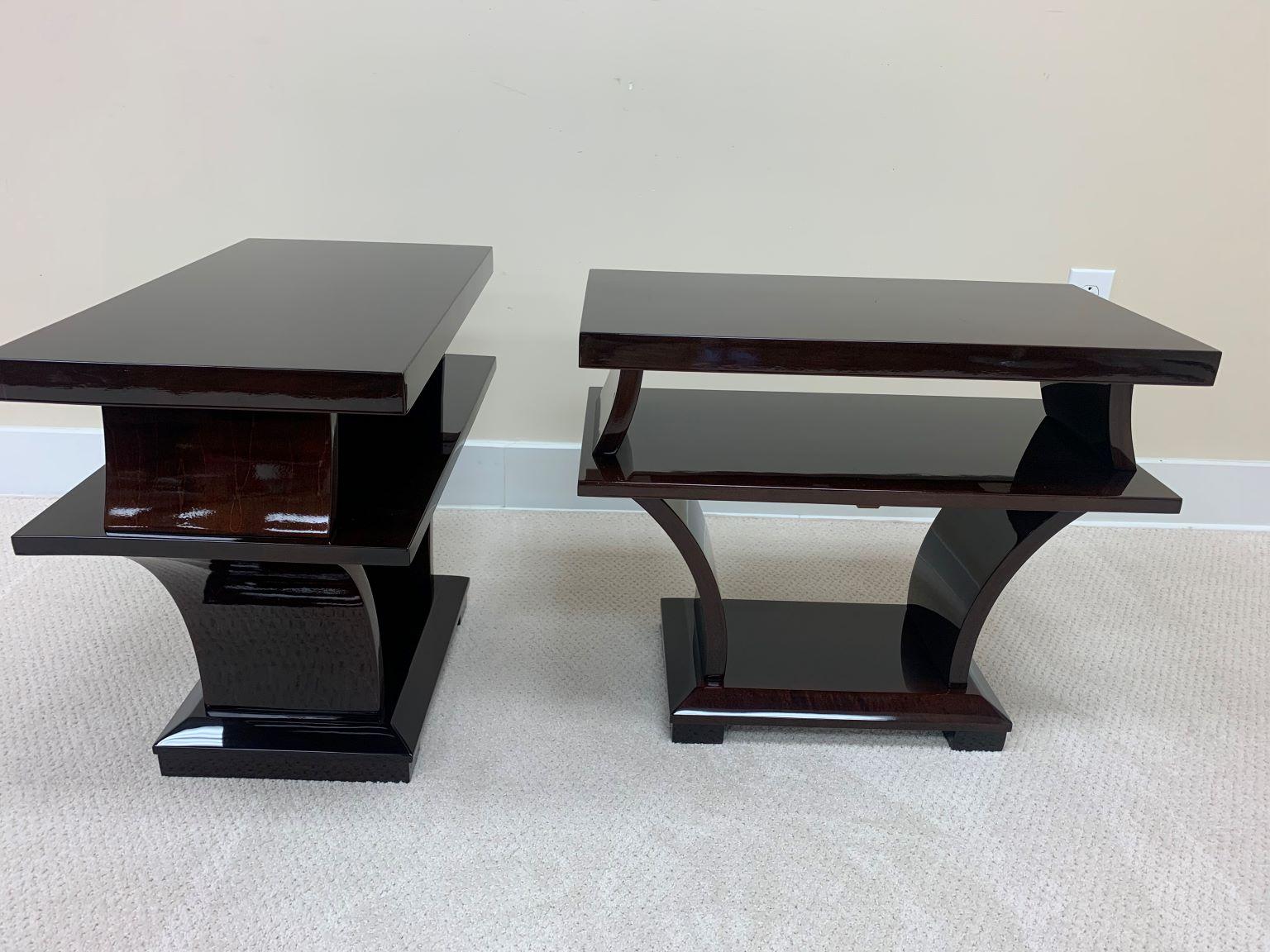 Bois Paire de tables d'appoint Art Déco, style « Streamline American Modern »  Circa 1940's en vente