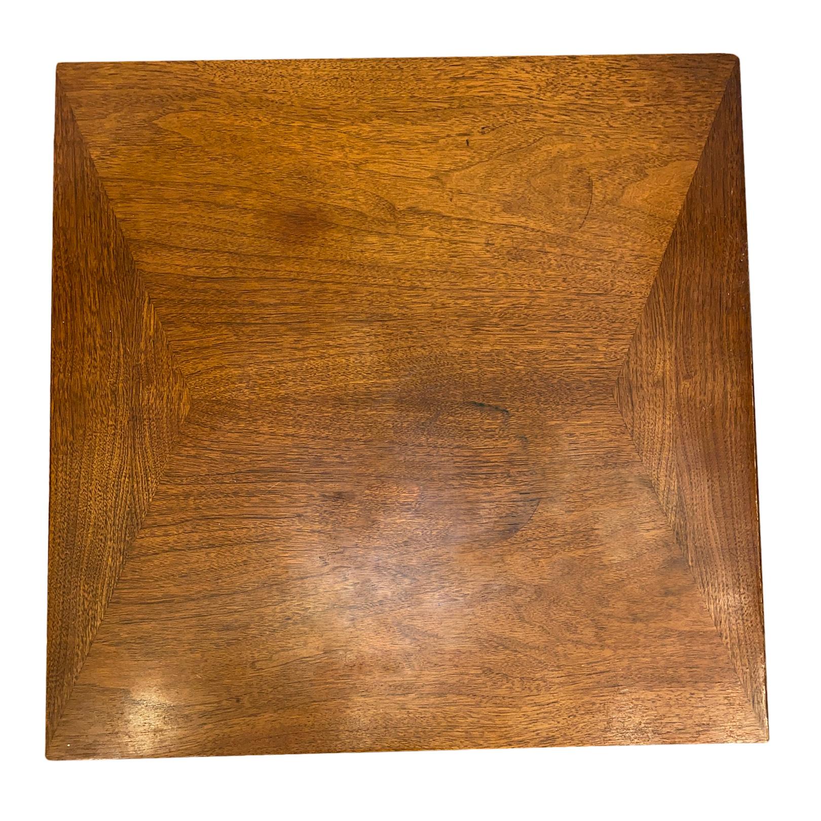Pair of Art Deco Side Tables In Good Condition For Sale In New York, NY