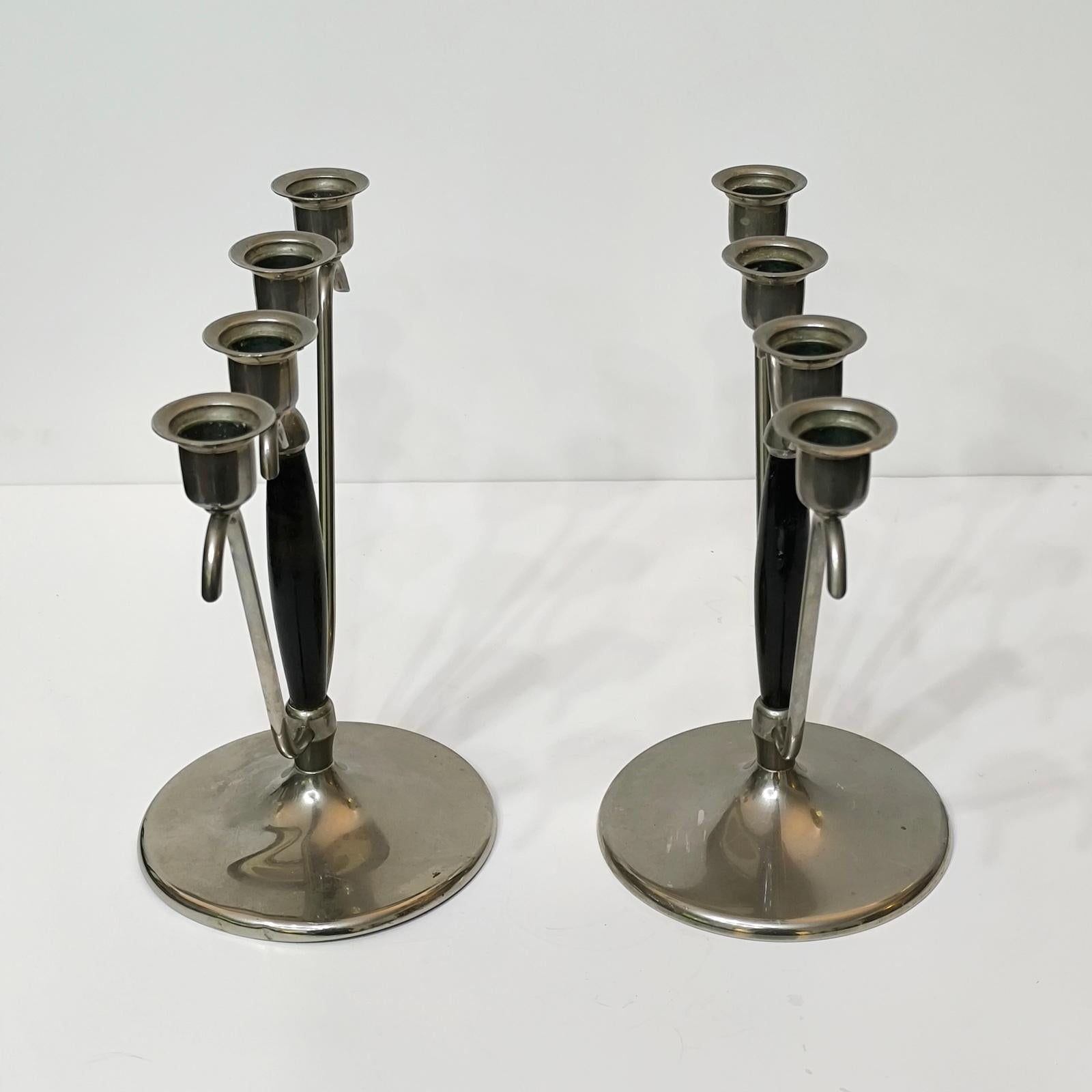 Metà XX secolo Coppia di candelabri in legno e placcati in argento Art Deco a quattro luci, circa 1930 in vendita
