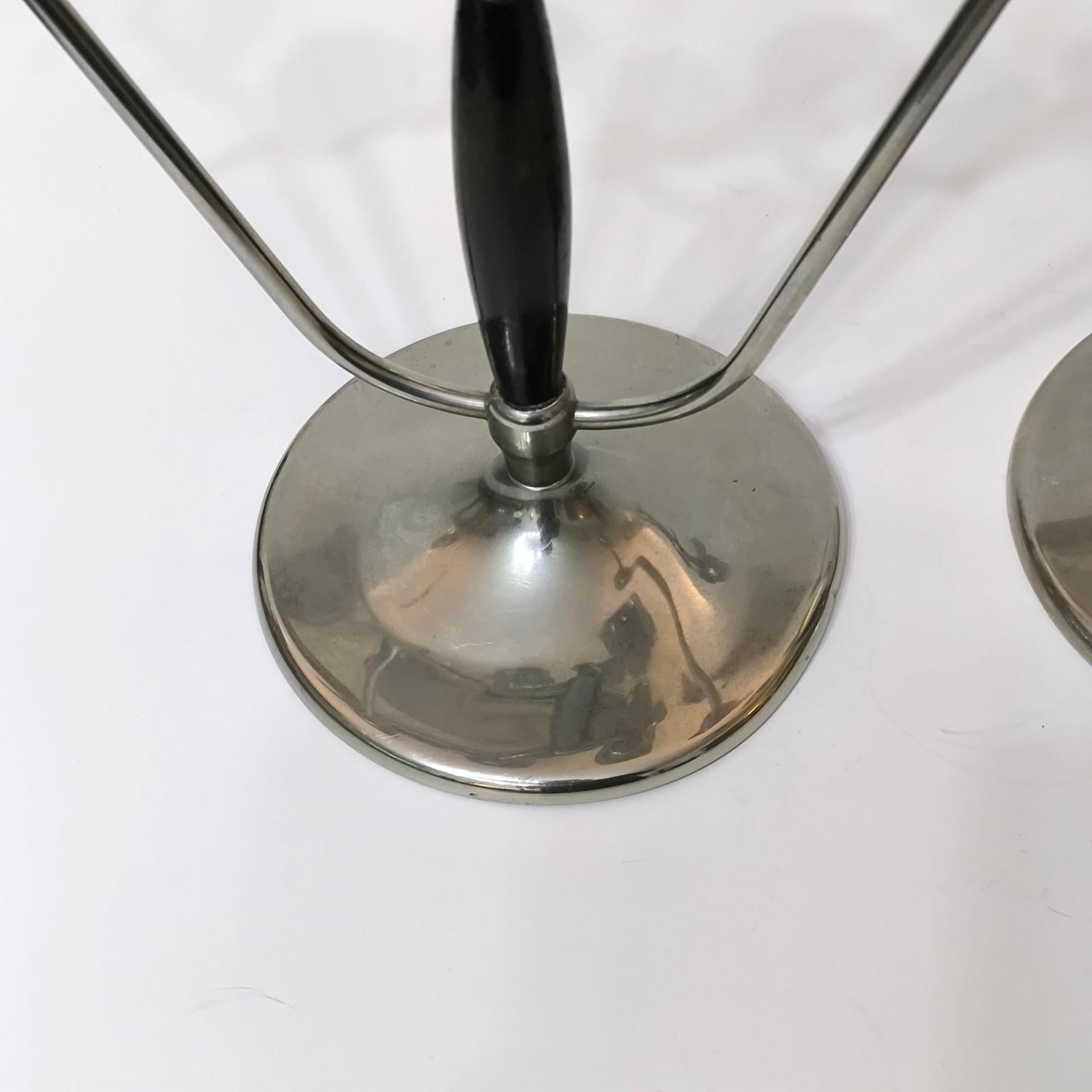 Placcato argento Coppia di candelabri in legno e placcati in argento Art Deco a quattro luci, circa 1930 in vendita