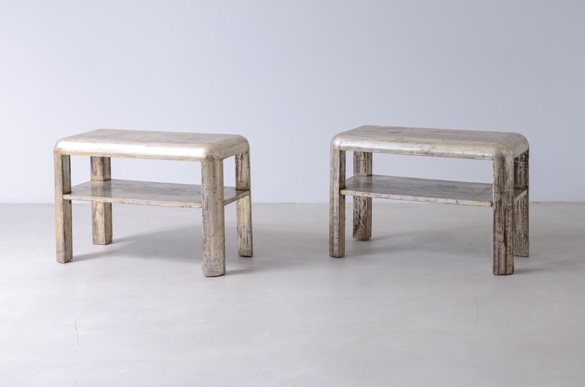 COD-CVR 04
Paire de tables en bois argenté avec feuilles d'argent et mecca.

Fabrication française, période Art déco, vers 1930.