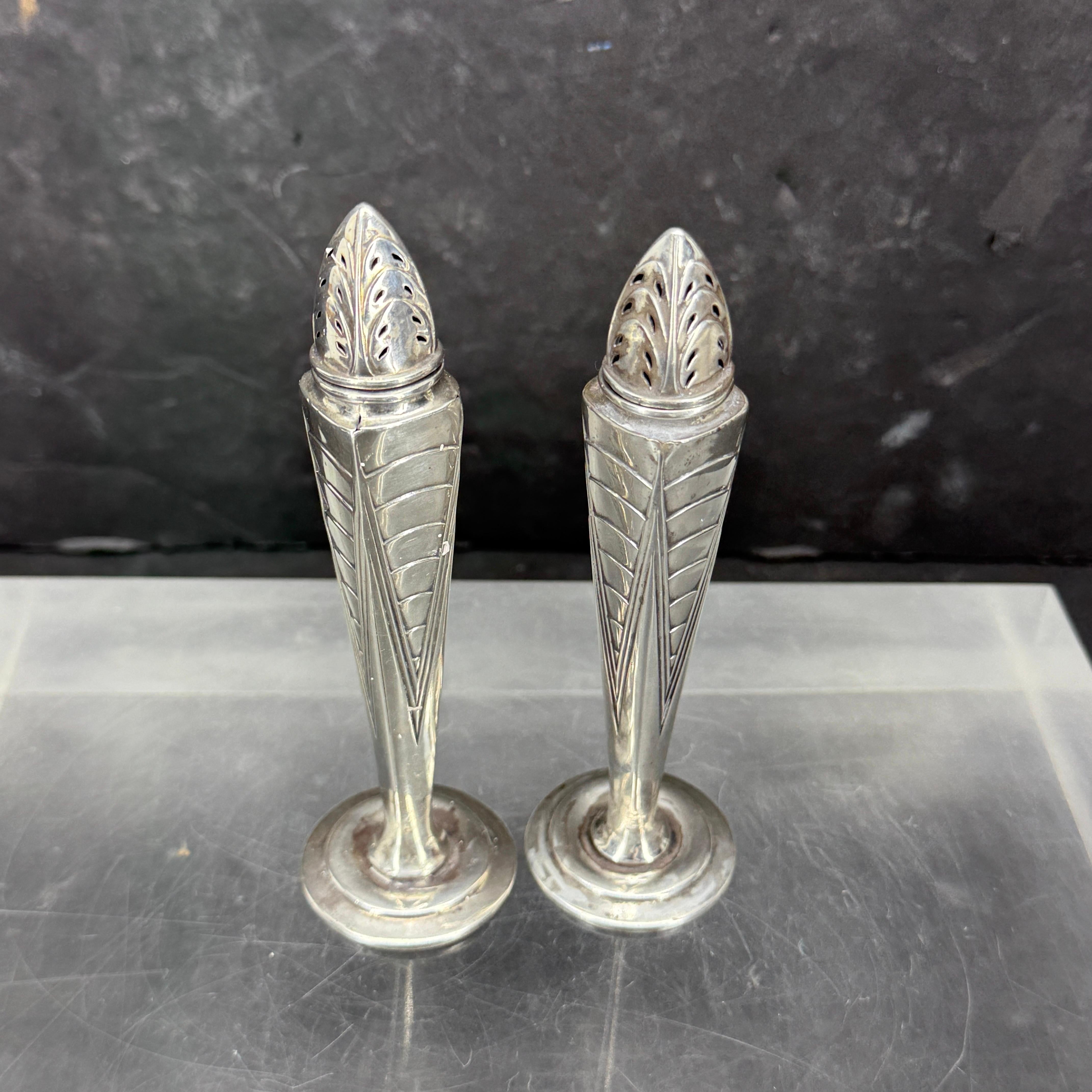 20th Century Pair of Art Deco Silver Salt & Pepper Shakers For Sale
