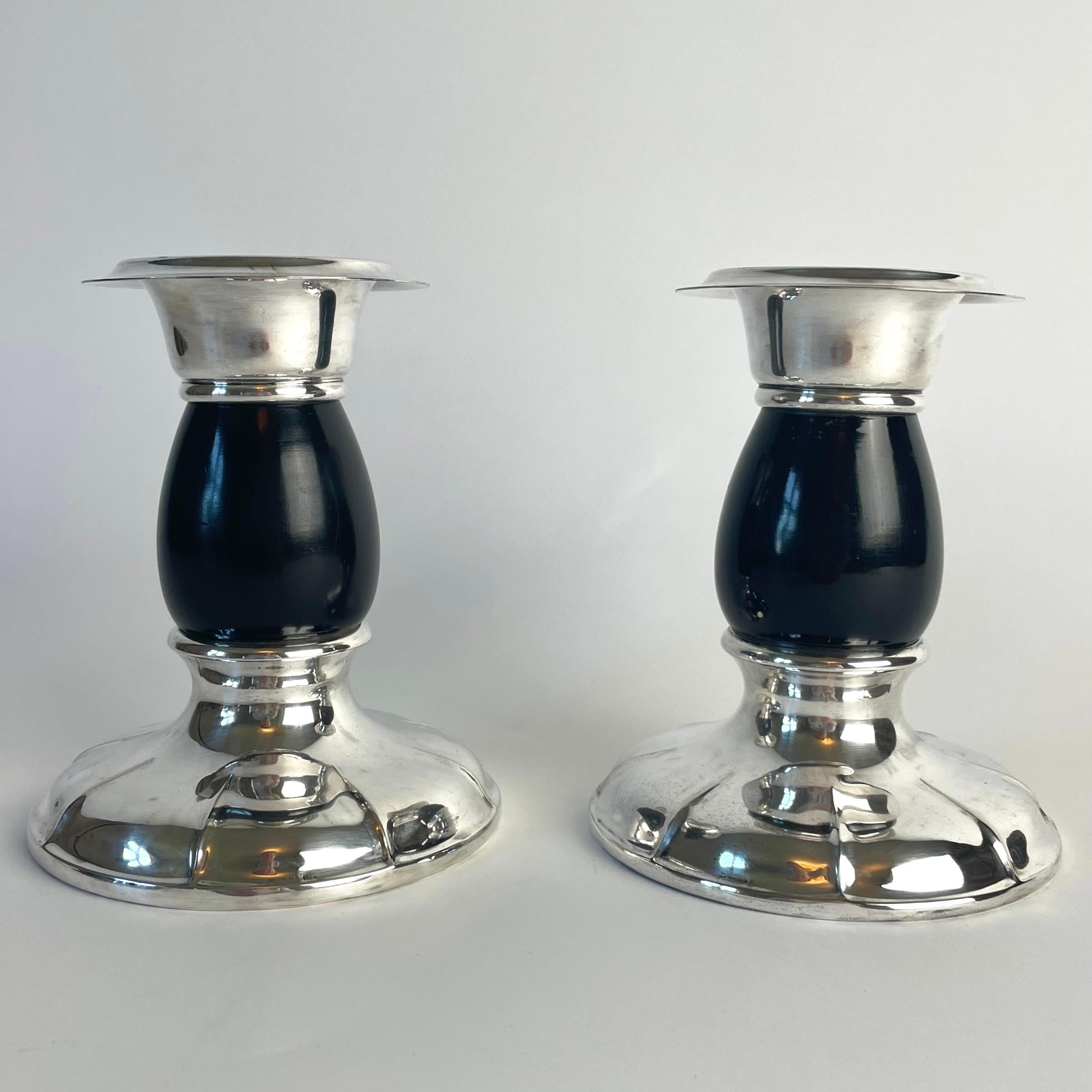 
Pair of Art Deco Silvered Brass Candlesticks with Blackened Birch, 1920s

A striking pair of Art Deco candlesticks from the 1920s, made from silvered brass with elegant midsections in black-lacquered birch. These sculptural pieces showcase the