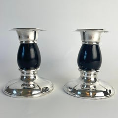 Paar Art-Déco-Kerzenhalter aus versilbertem Messing mit geschwärztem Birkenholz, 1920er Jahre