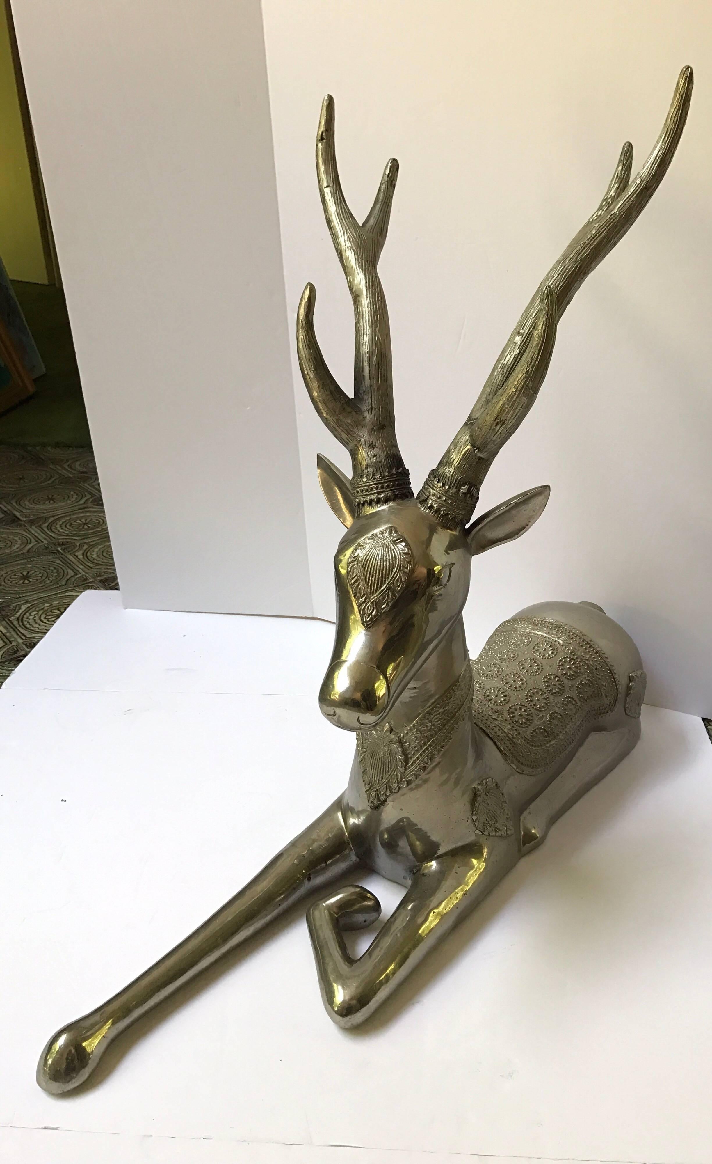 Pair of Art Deco Silvered Bronze Deer Statues Sculptures In Excellent Condition In West Hartford, CT