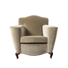 Paire de fauteuils club Art déco aux lignes sinueuses, en mohair taupe et avec des pieds en noyer