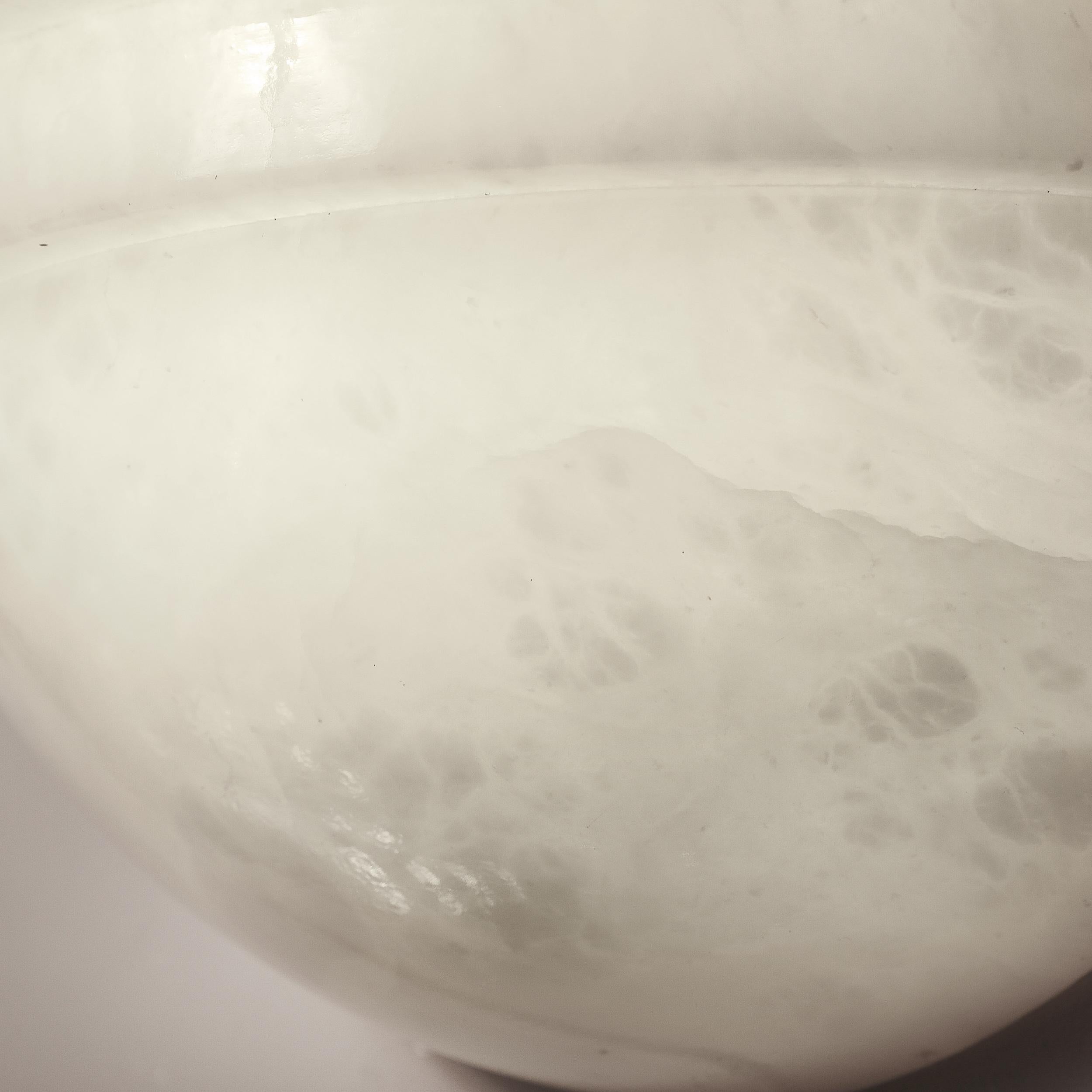 Ein Paar Art-Déco-Wandleuchter aus Alabaster im Wolkenkratzer-Stil im Angebot 13