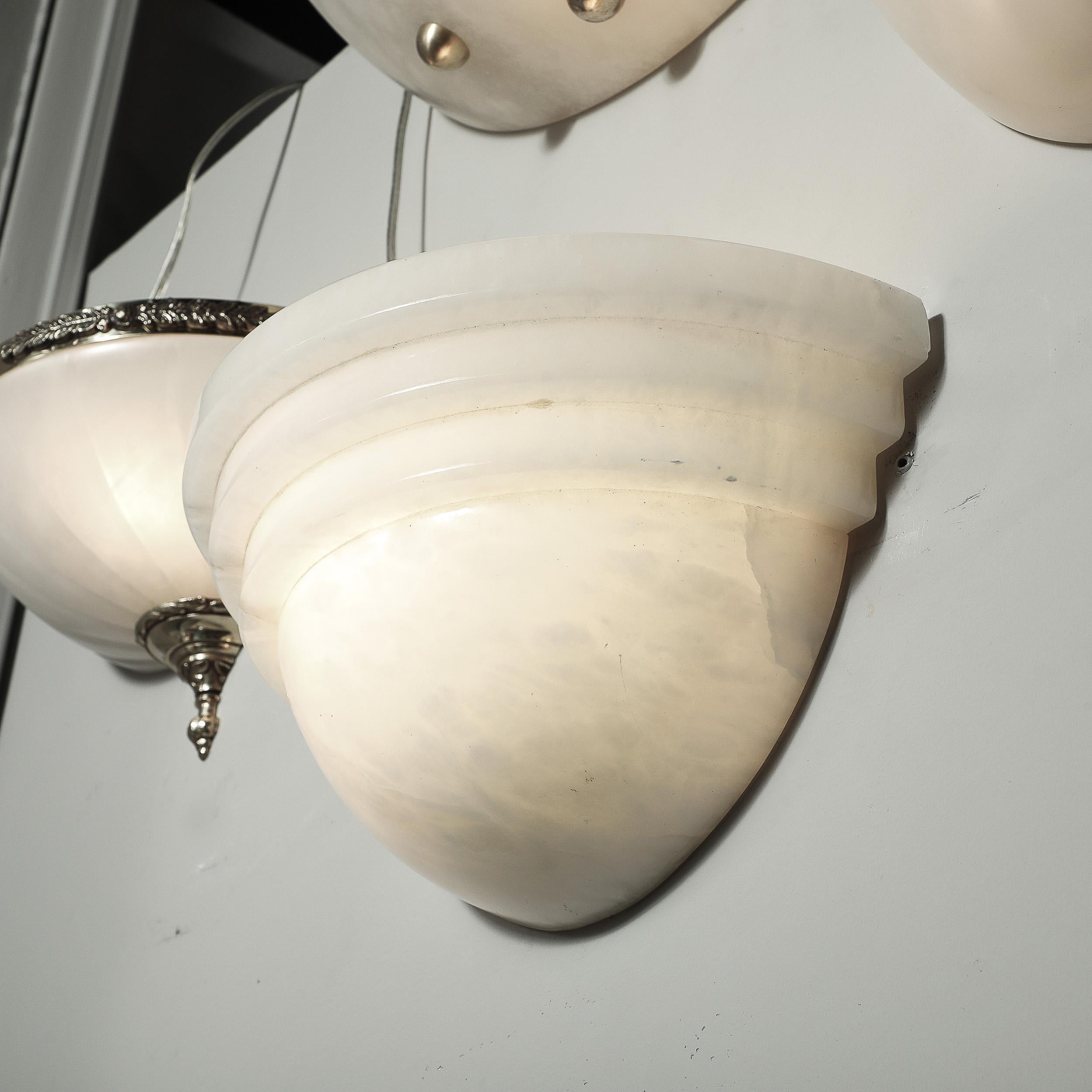 Ein Paar Art-Déco-Wandleuchter aus Alabaster im Wolkenkratzer-Stil im Angebot 14