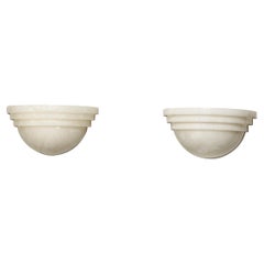 Ein Paar Art-Déco-Wandleuchter aus Alabaster im Wolkenkratzer-Stil