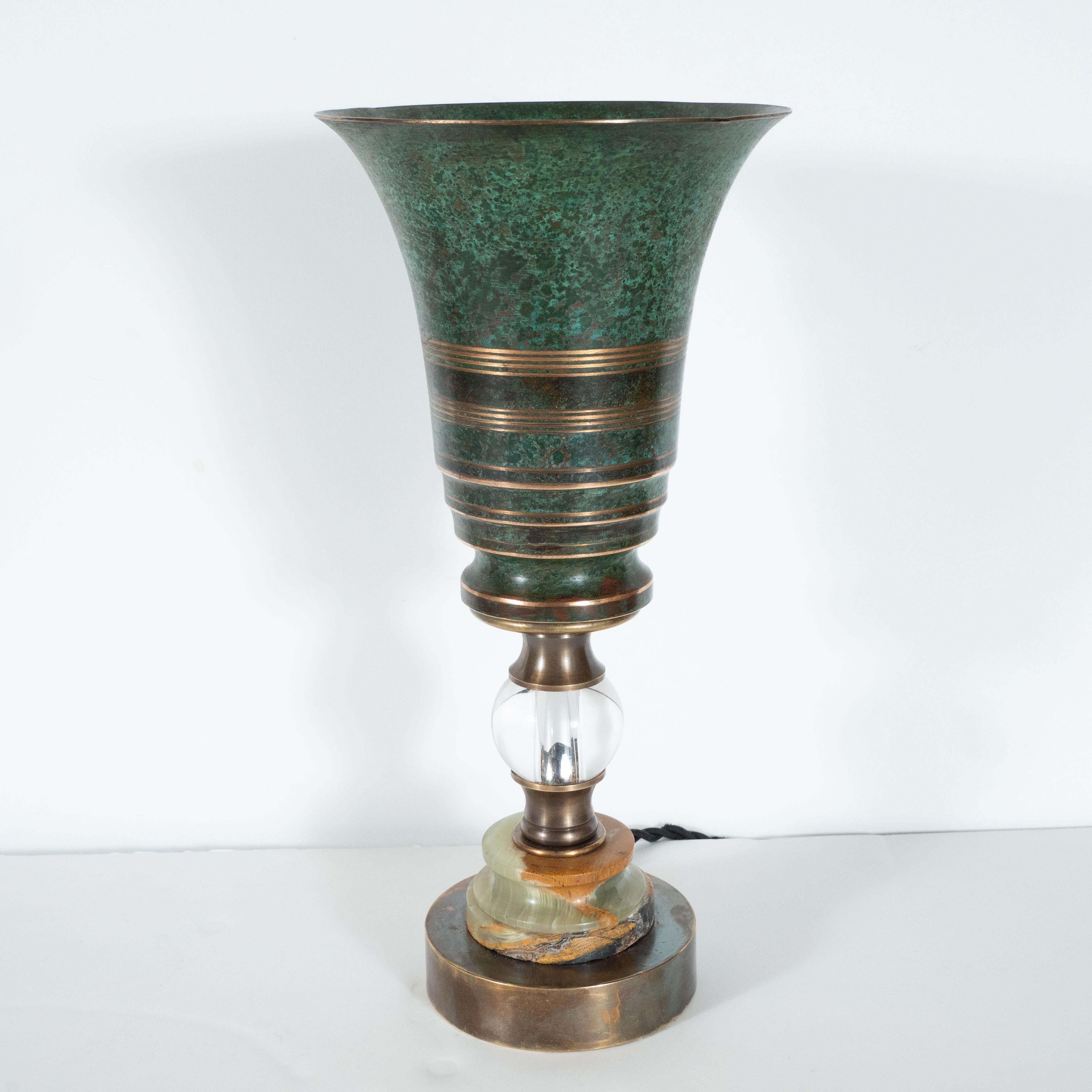 Paar Art-Déco-Wolkenkratzer-Urnen aus patinierter Bronze, Messing und Marmor, Deckenleuchten (Art déco) im Angebot