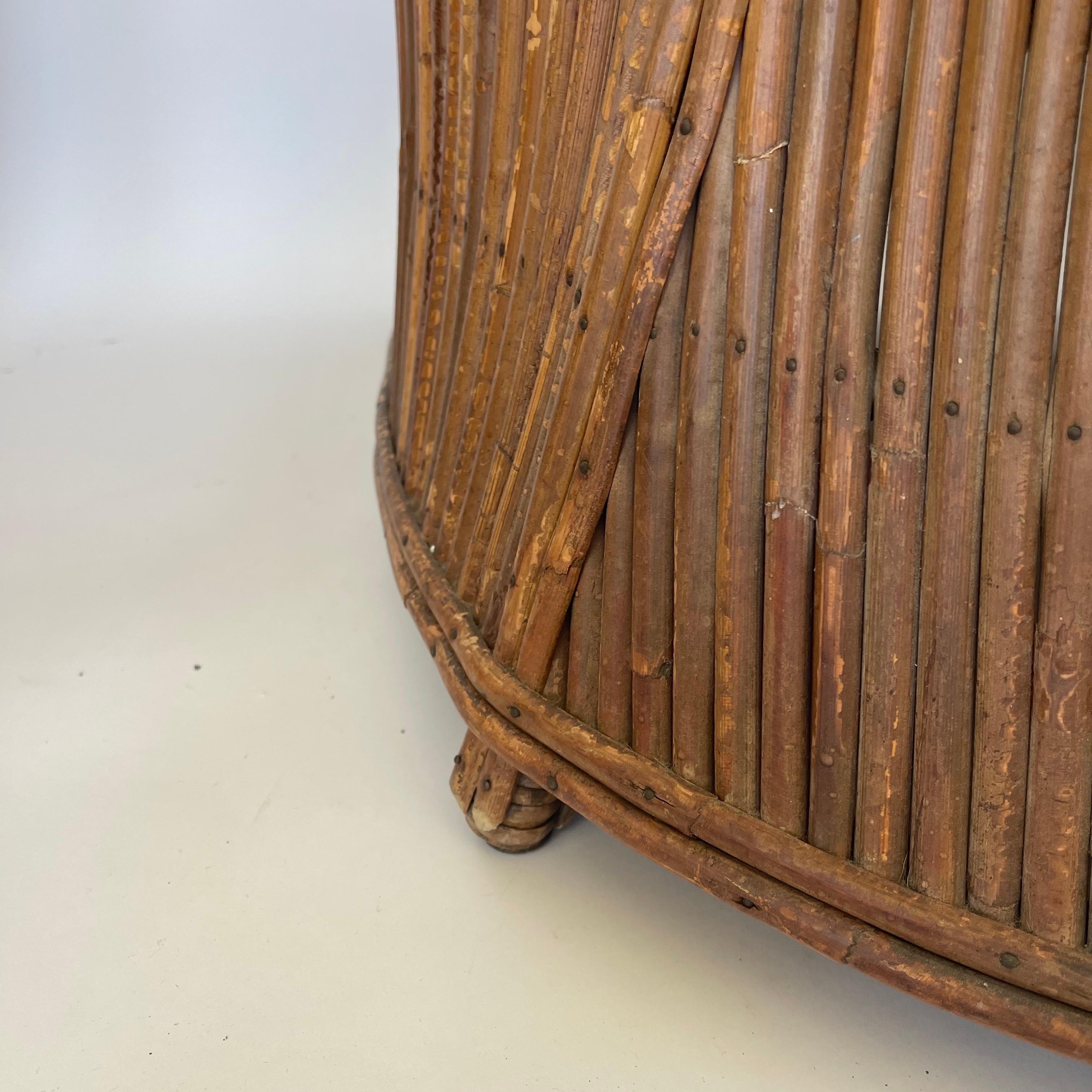 Paire de fauteuils Art Deco en rotin fendu, USA, Circa 1940s en vente 5