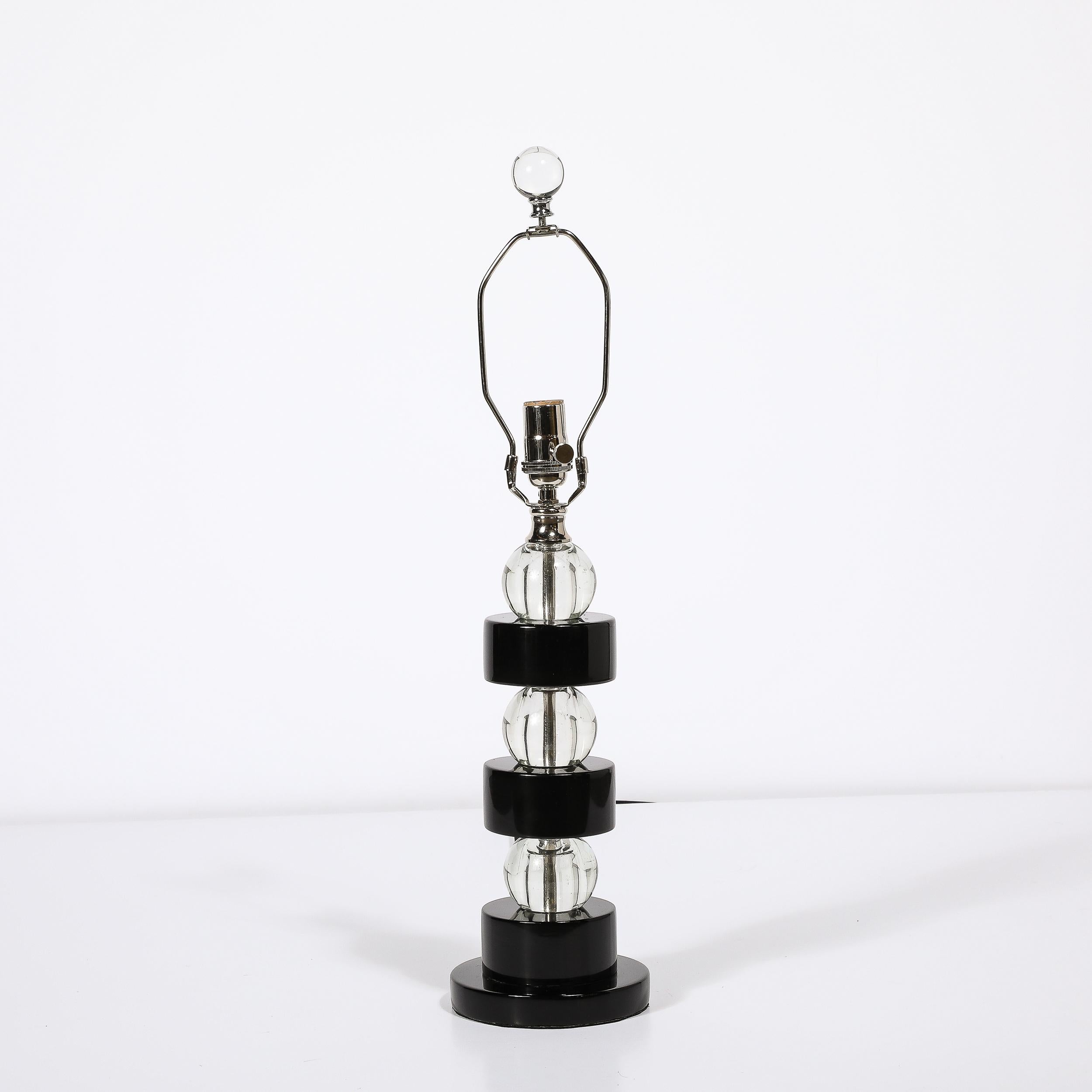 Paar gestapelte Art-Déco-Kugel-Tischlampen aus schwarzem Lack und Glas von Russel Wright, Art déco (Mitte des 20. Jahrhunderts) im Angebot