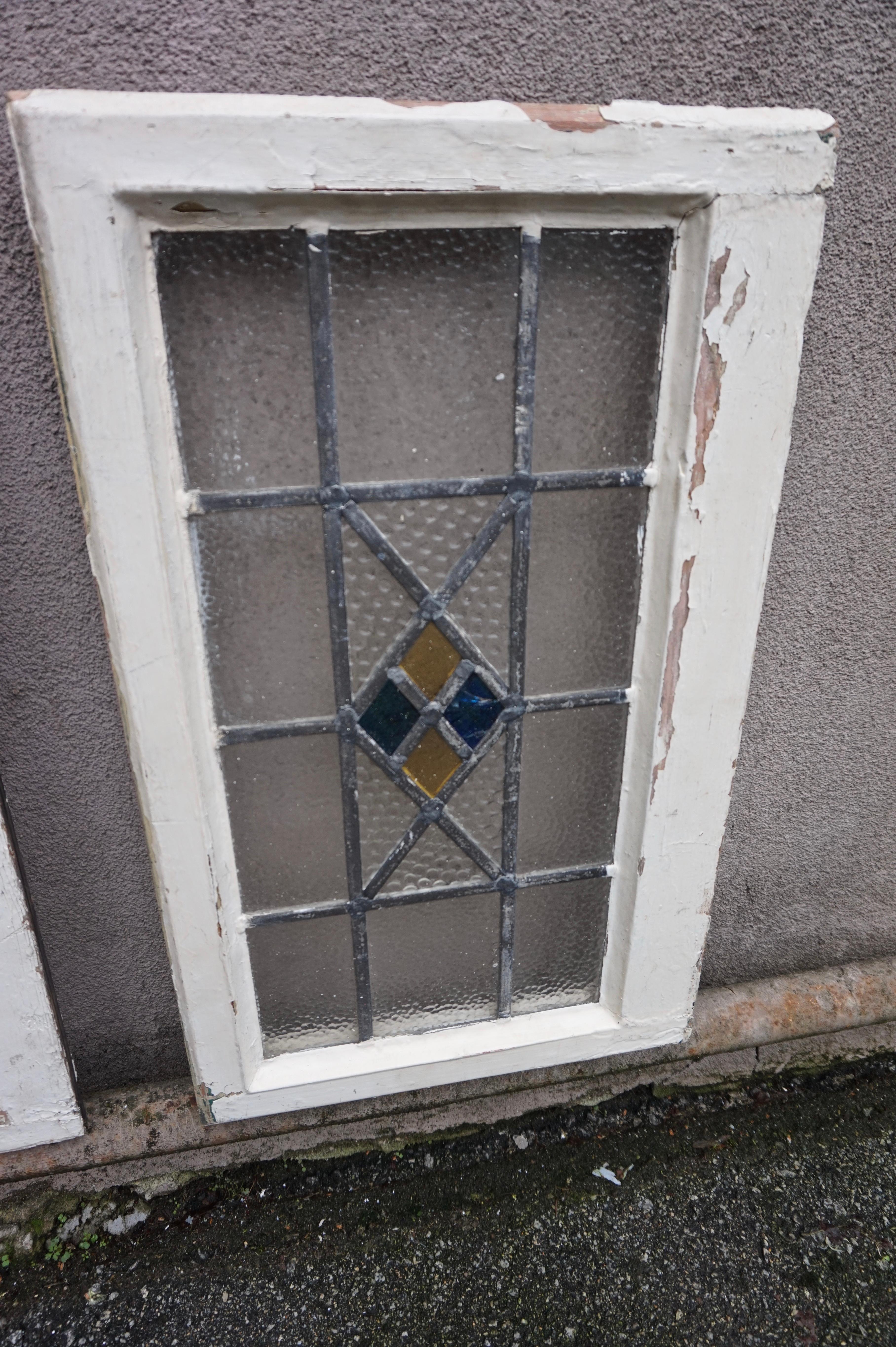 Ein Paar Art-Déco-Glasfenster mit geometrischem Motiv im Angebot 6