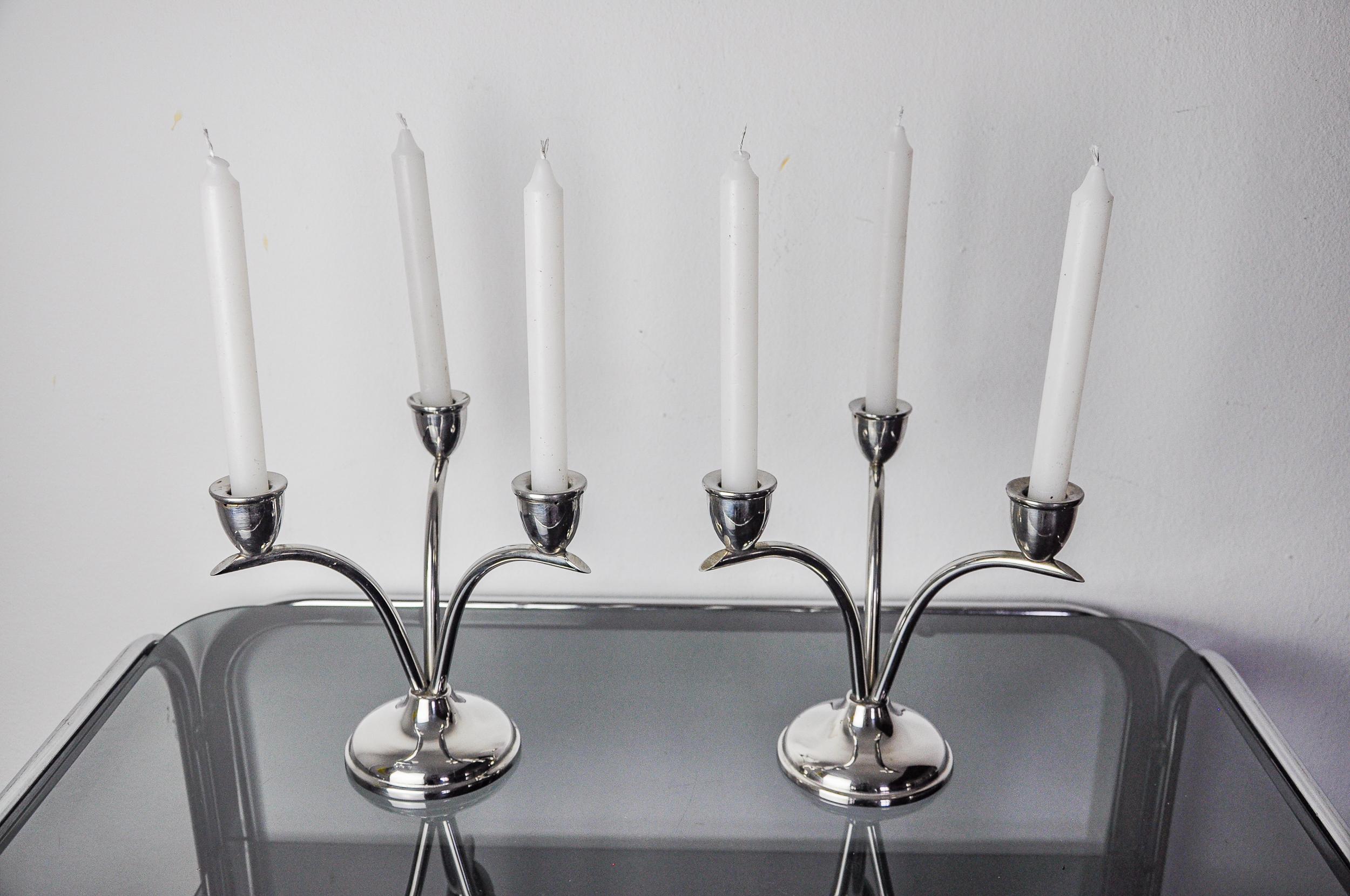 Paar 3-flammige Art-Déco-Kerzenständer aus Edelstahl, Spanien, 1970 (Spanisch) im Angebot