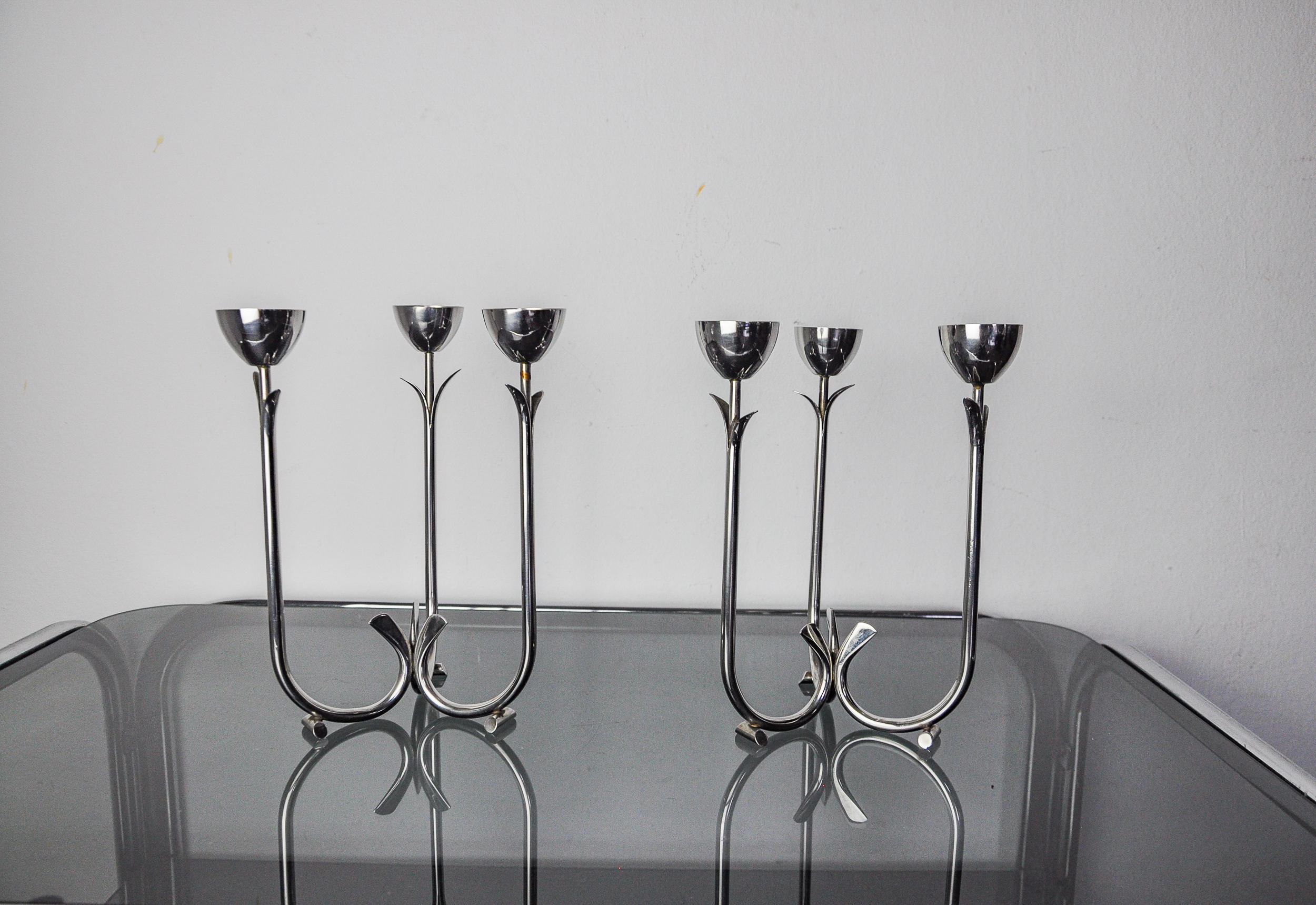 Coppia di candelabri a 3 fiamme in acciaio inox art déco, Spagna, 1970 In condizioni buone in vendita a BARCELONA, ES