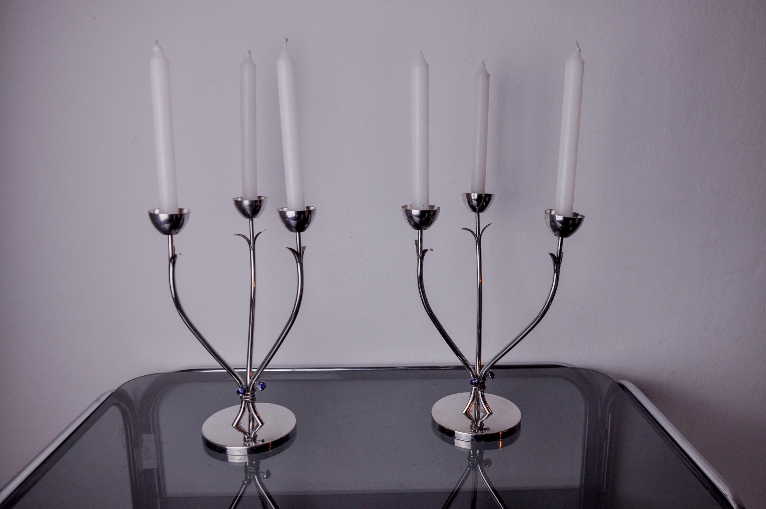 Superb pair of art deco stainless steel candlesticks designed and produced in Spain in the 1970s. Structure in 18/8 stainless steel that can accommodate 3 candles decorated with two blue stones. Superb designer object which will decorate your