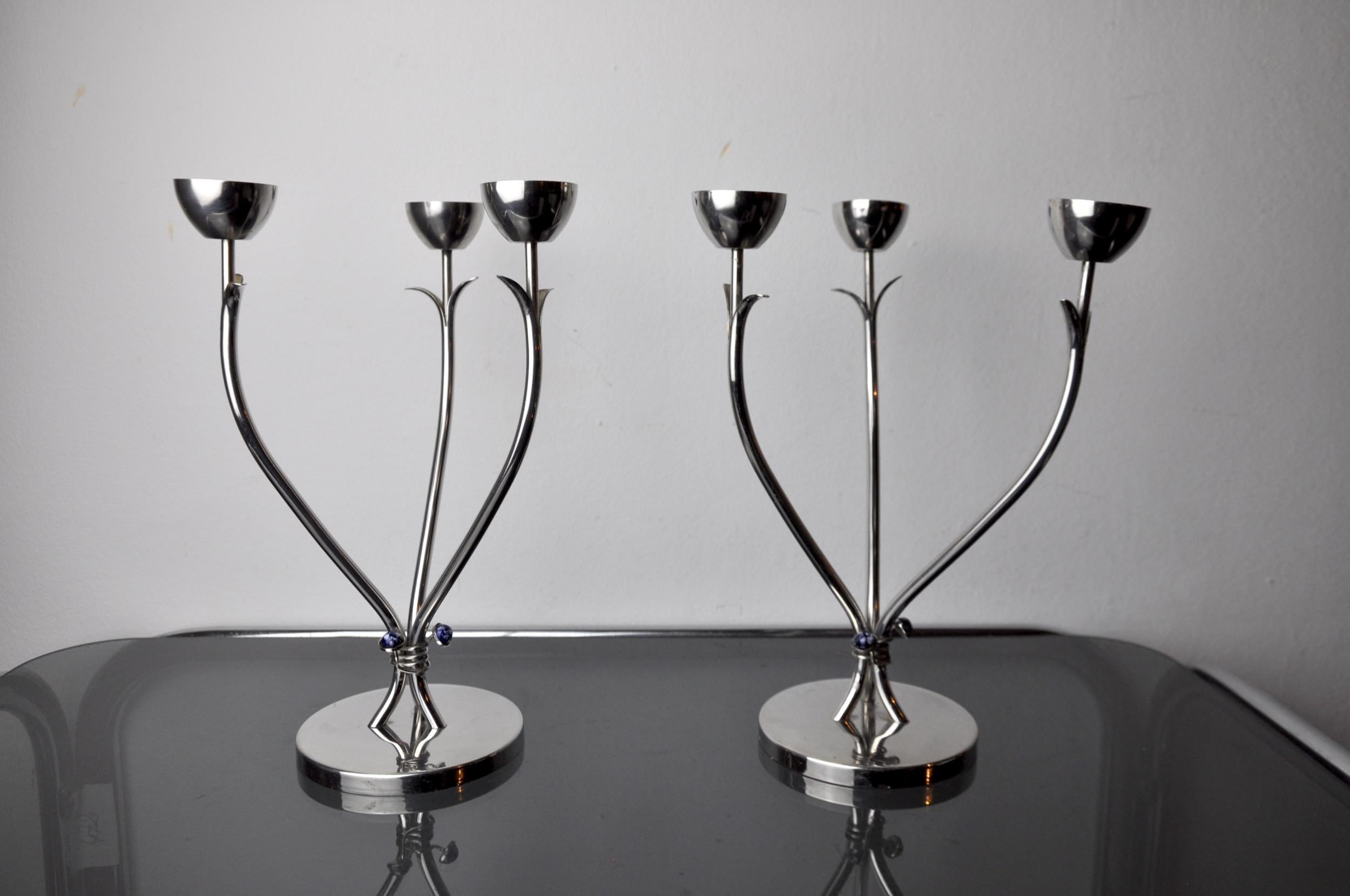 Hollywood Regency Pair of art deco stainless steel candlesticks with 3 flames and blue For Sale