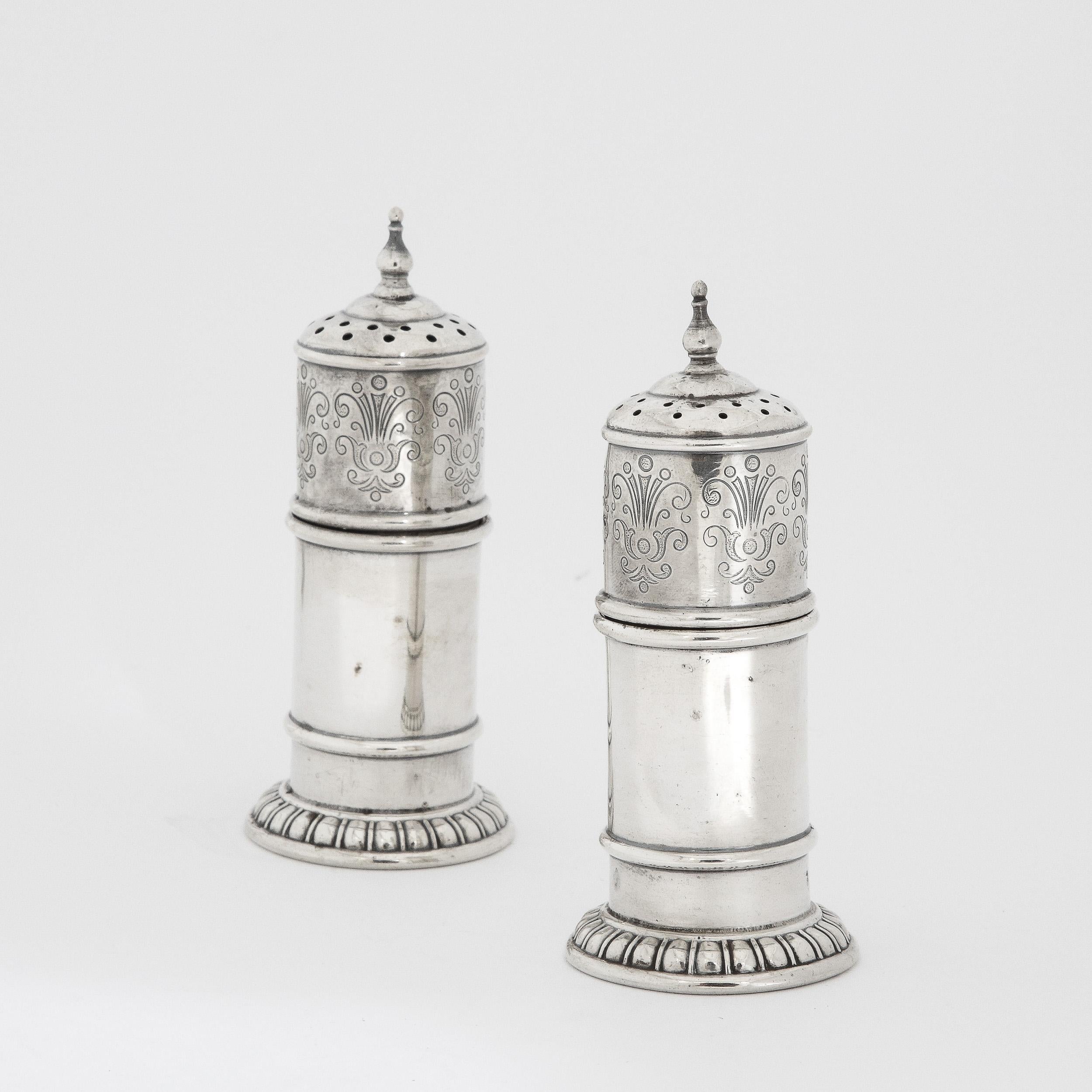 Pair of Art Deco Sterling Salt and Pepper Shakers by Rogers, Lunt and Bowlen Co. In Excellent Condition For Sale In New York, NY