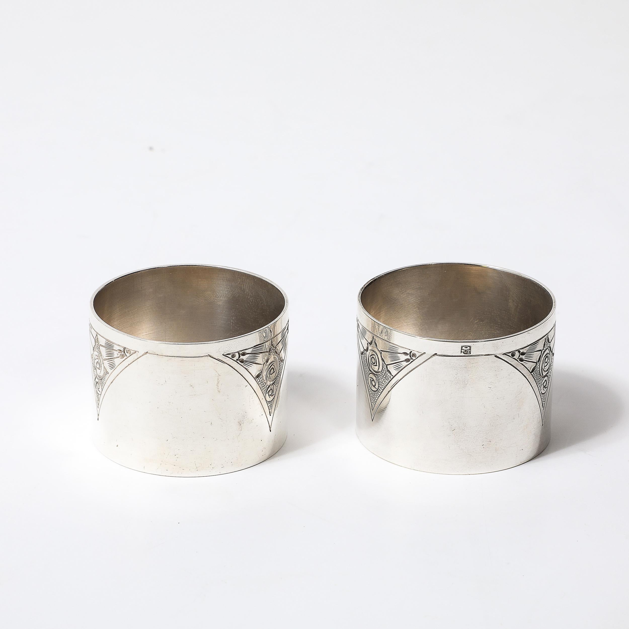 Coppia di portatovaglioli in argento Sterling Art Deco con motivo floreale cubista cesellato in vendita 5