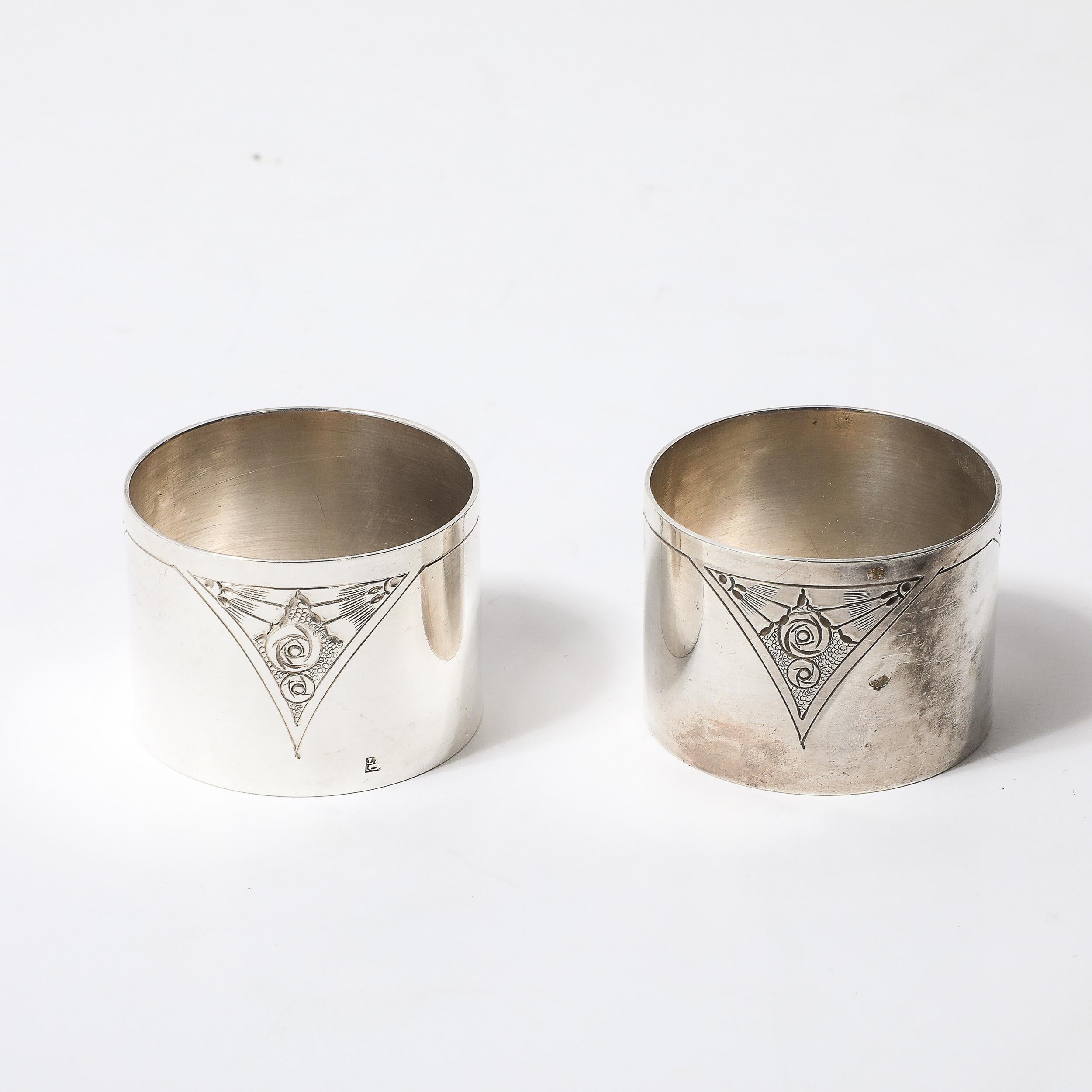 Coppia di portatovaglioli in argento Sterling Art Deco con motivo floreale cubista cesellato in vendita 9