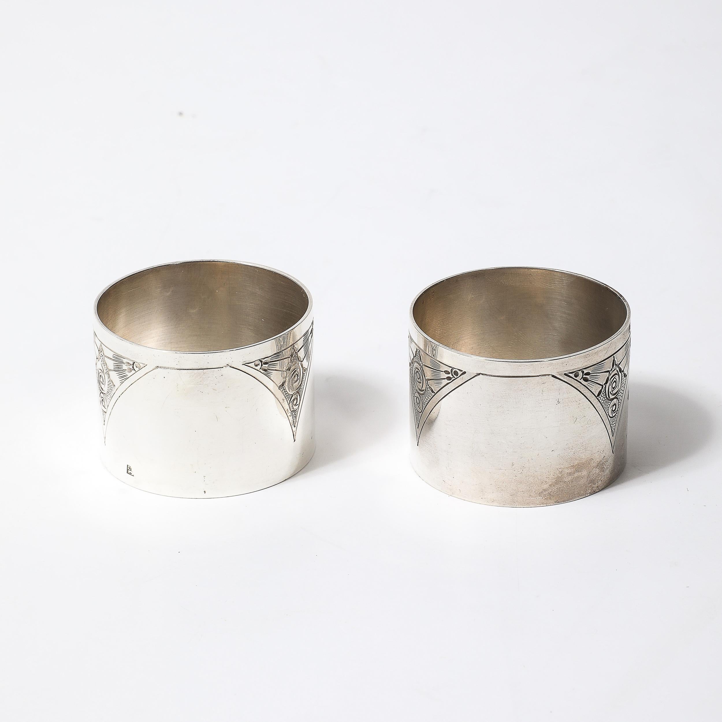 Inizio XX secolo Coppia di portatovaglioli in argento Sterling Art Deco con motivo floreale cubista cesellato in vendita
