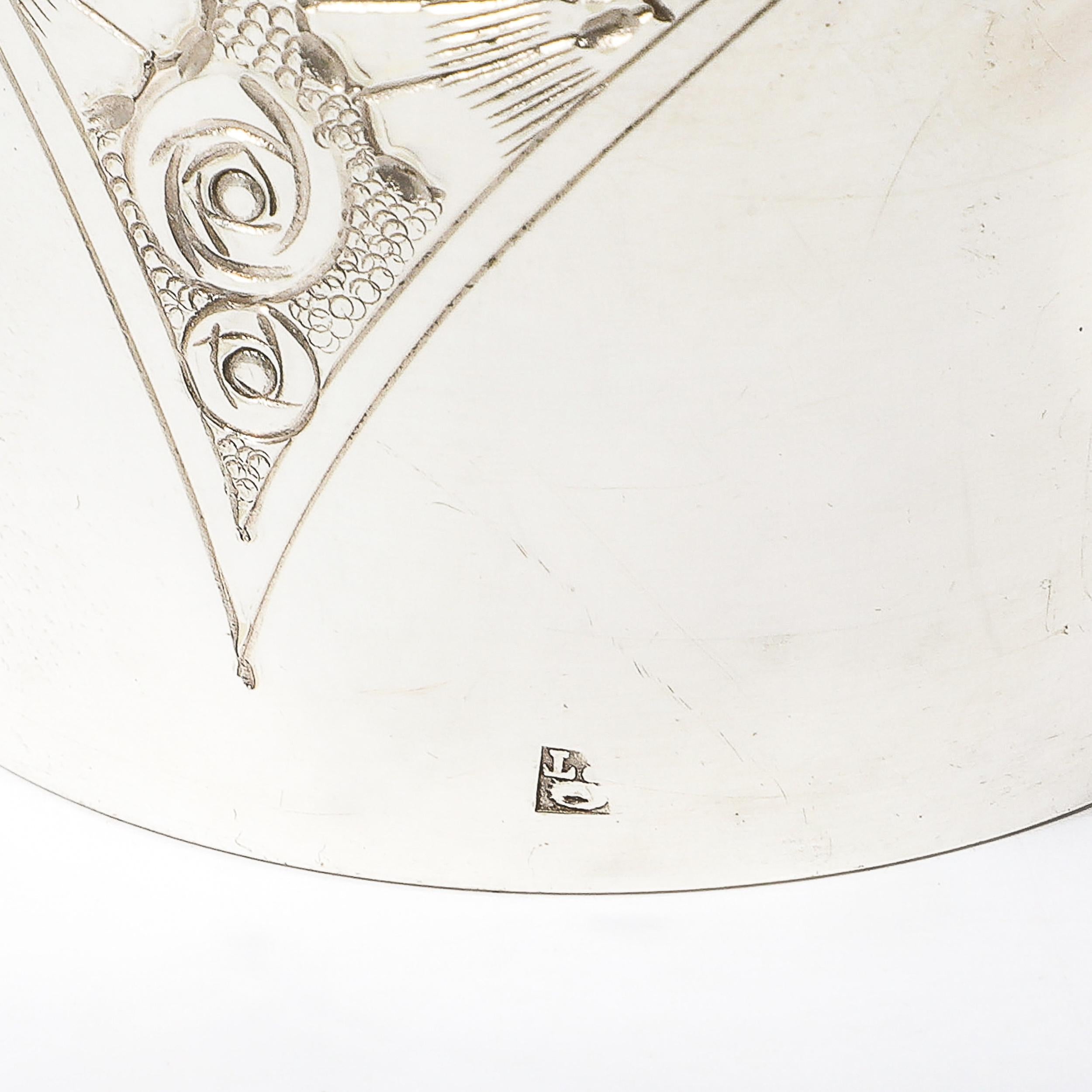 Argento 925 Coppia di portatovaglioli in argento Sterling Art Deco con motivo floreale cubista cesellato in vendita