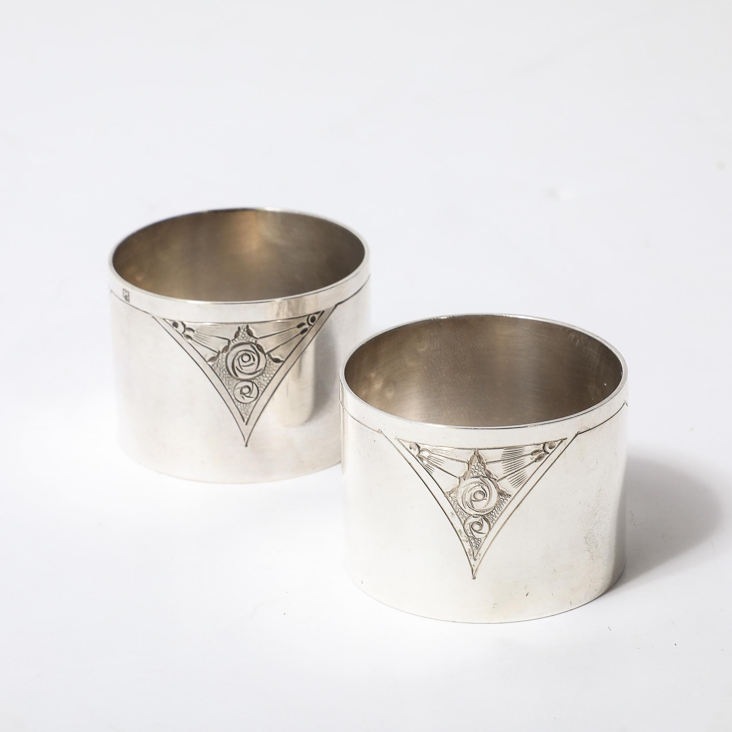 Coppia di portatovaglioli in argento Sterling Art Deco con motivo floreale cubista cesellato in vendita 2