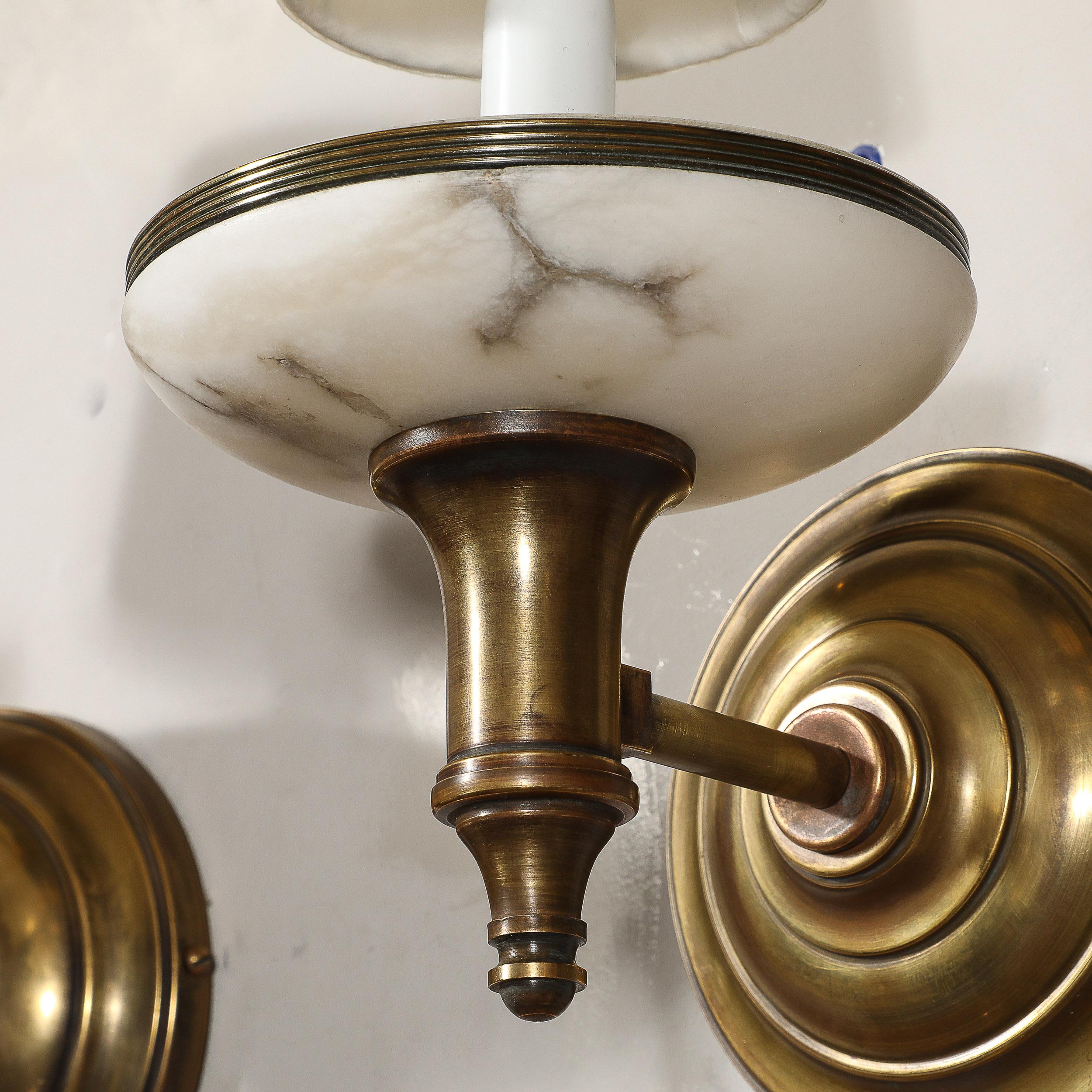 Paire d'appliques de style Art déco en albâtre et laiton vieilli en vente 2