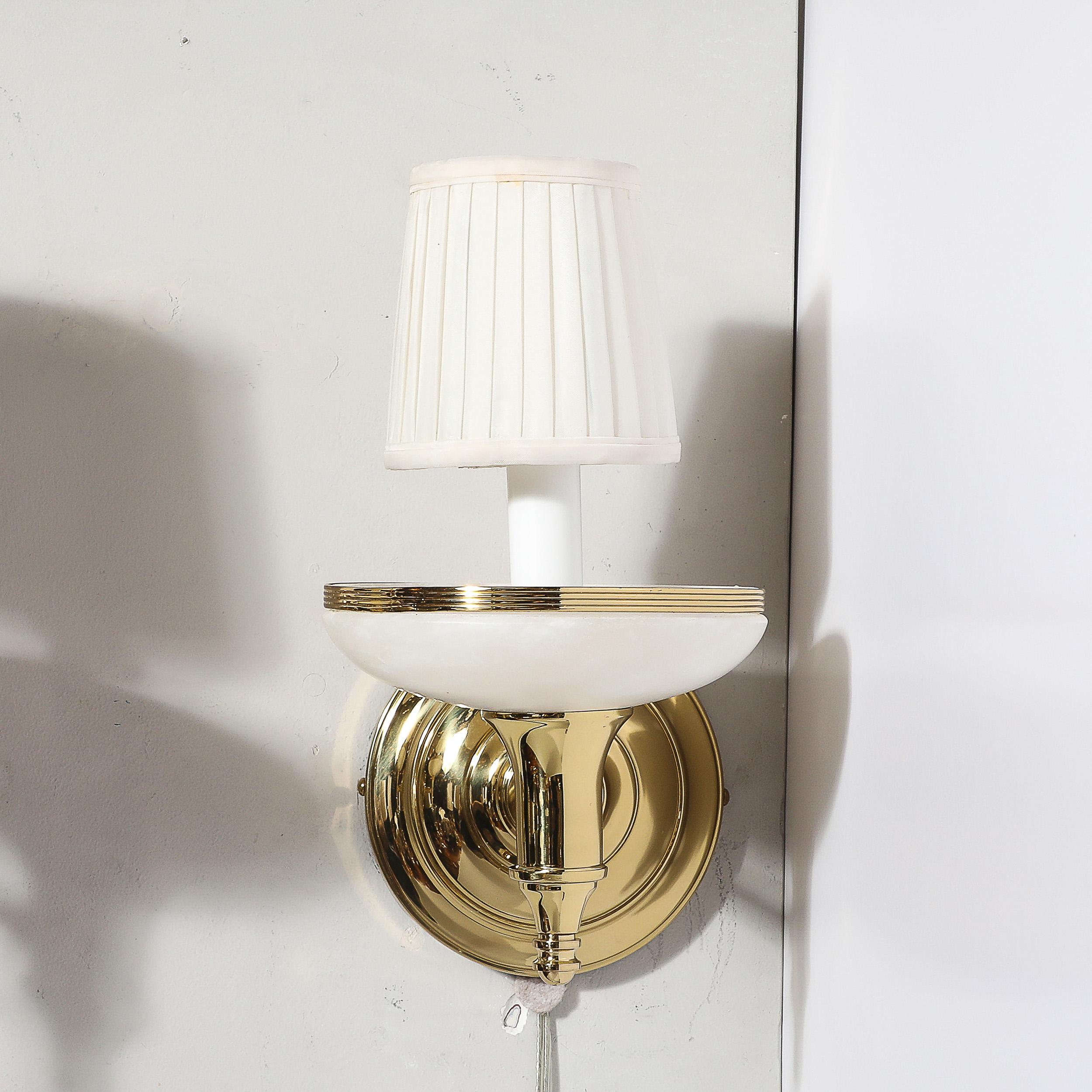 Coppia di lampade in stile Art Déco in alabastro e ottone lucido in vendita 7