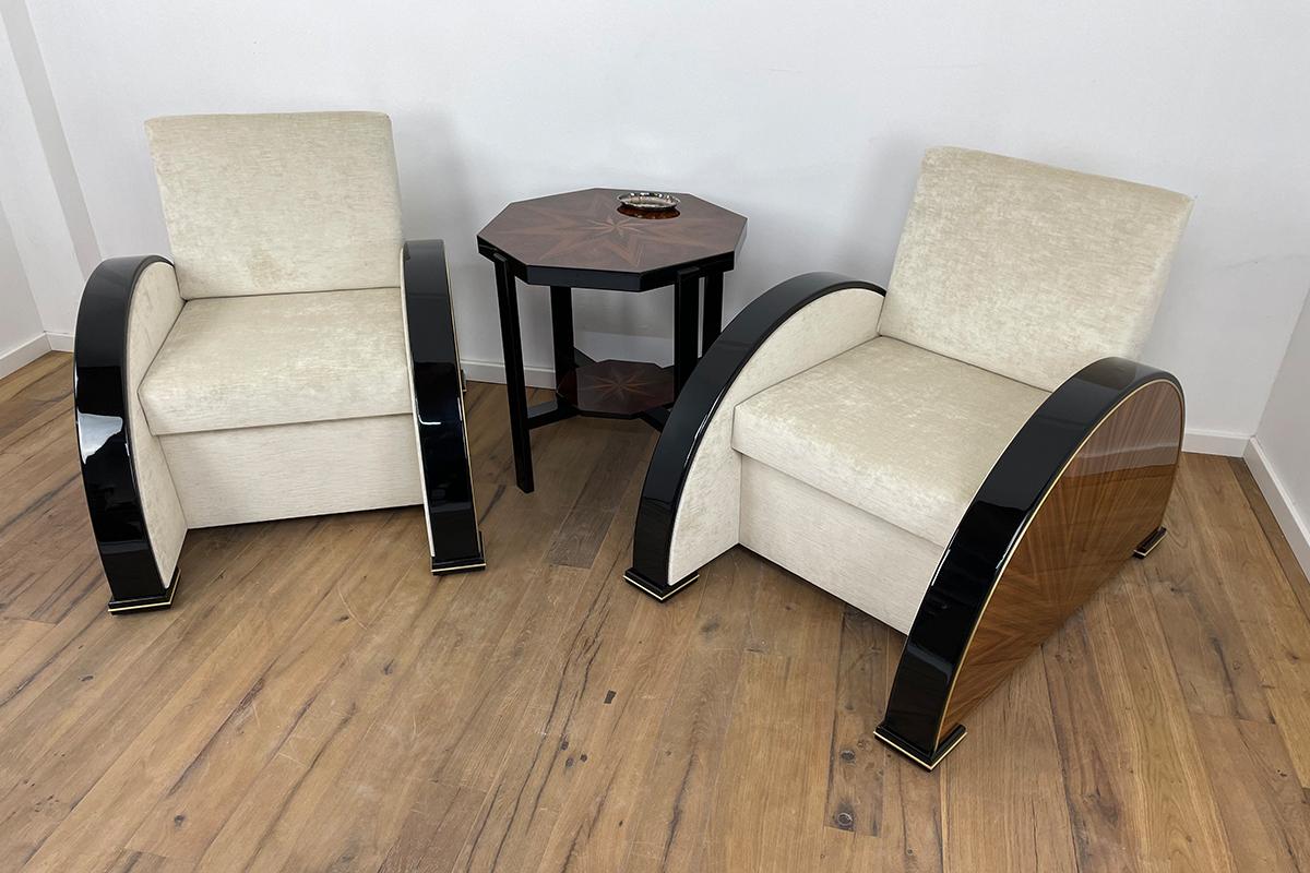 Paire de fauteuils de style Art Déco en noyer et noir piano avec détails en laiton en vente 4