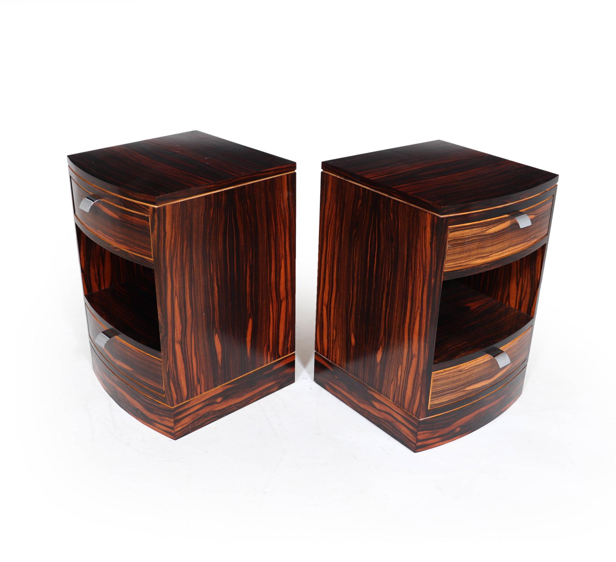 Pair of Art Deco Style Bedside Chest in Macassar Ebony In Excellent Condition In Paddock Wood Tonbridge, GB